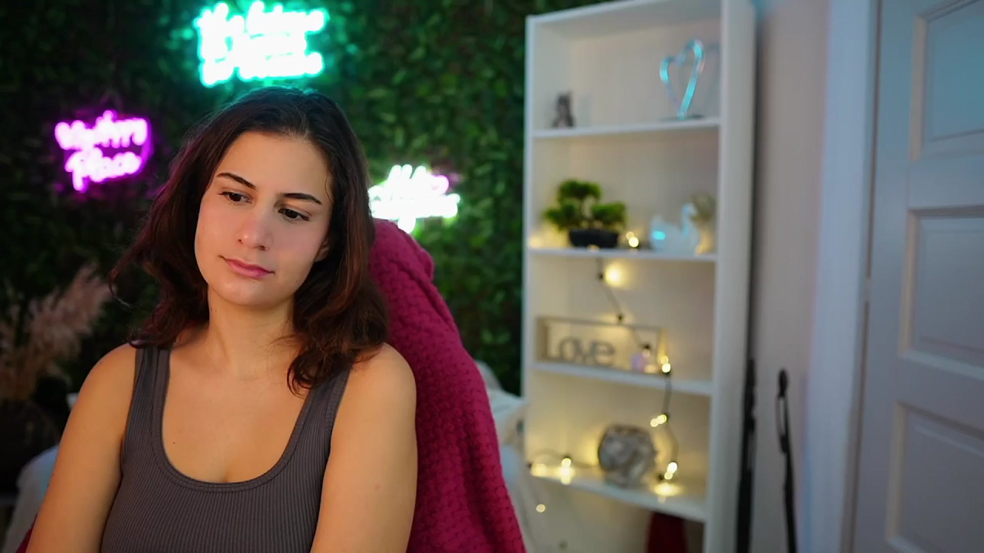 Gallery image thumbnail from Clair_Meek's myfreecams stream on, 12/20/2024, 09:29 image 1 of 20