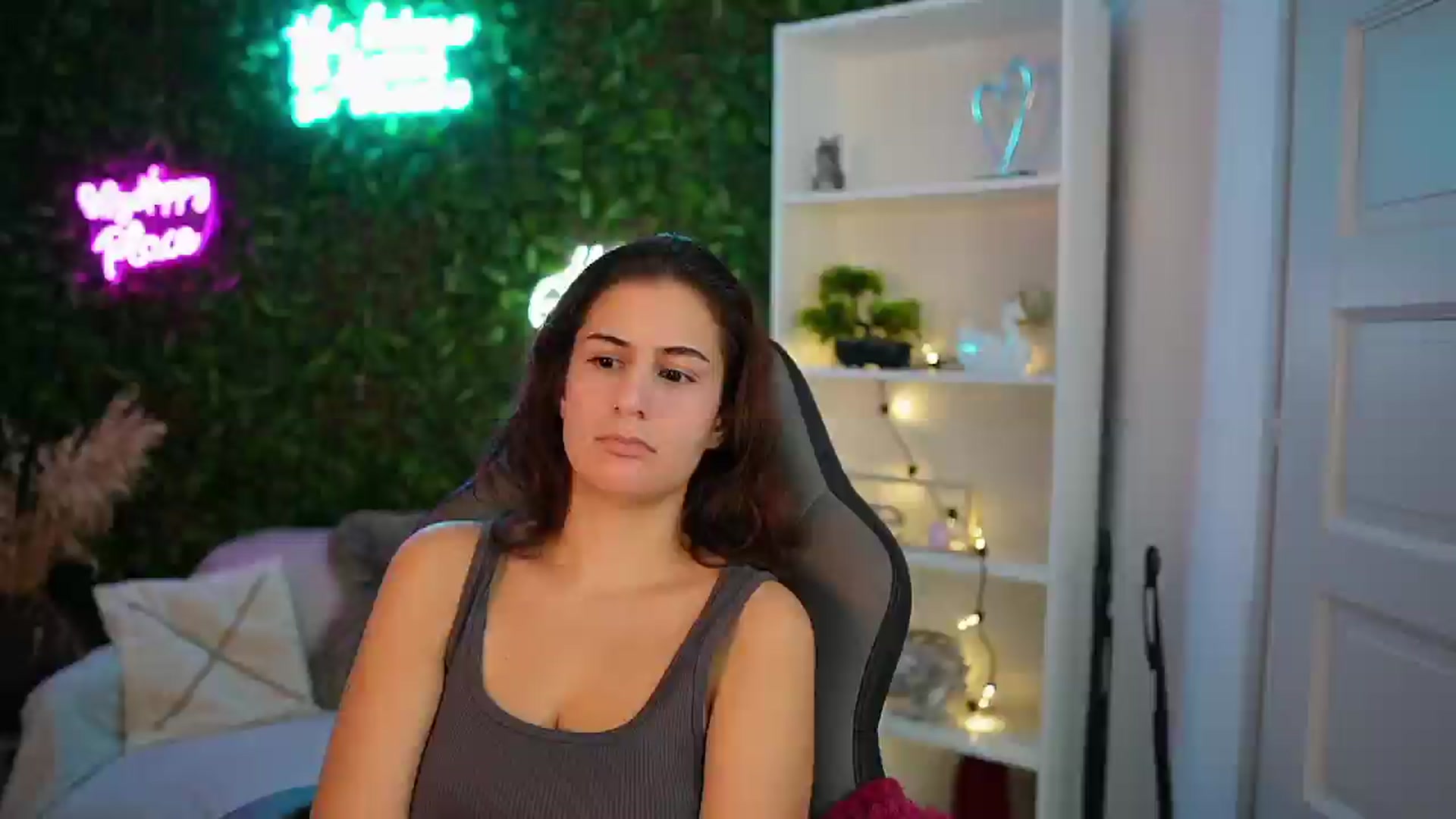 Gallery image thumbnail from Clair_Meek's myfreecams stream on, 12/20/2024, 12:34 image 1 of 20