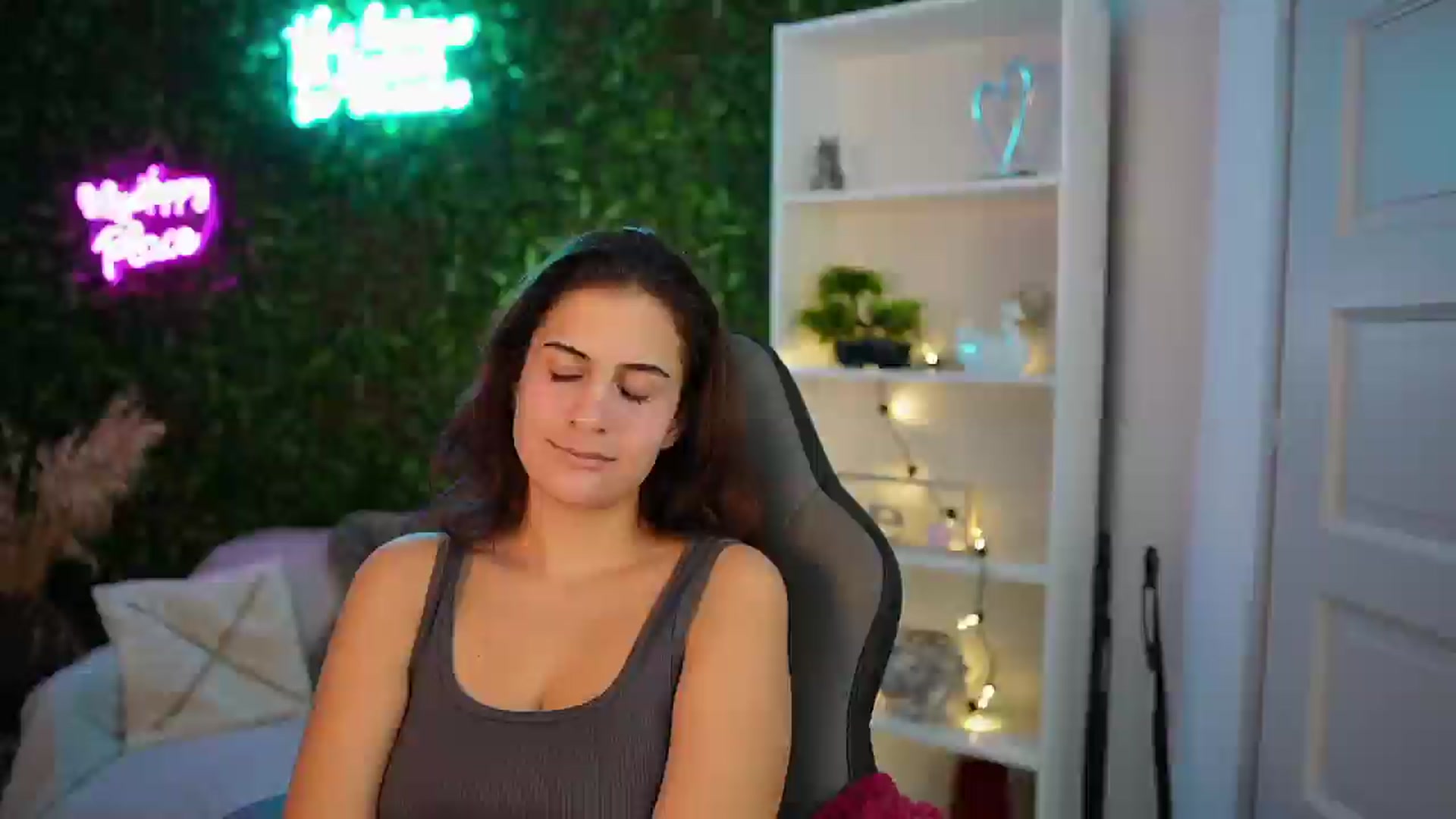 Gallery image thumbnail from Clair_Meek's myfreecams stream on, 12/20/2024, 12:34 image 2 of 20