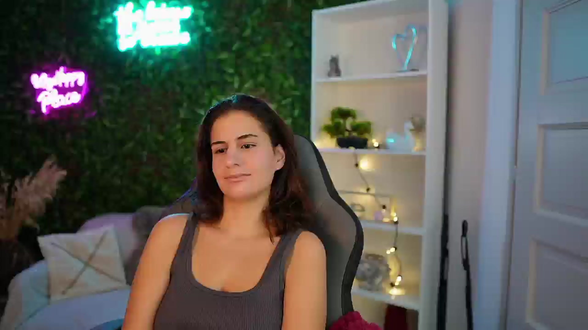 Gallery image thumbnail from Clair_Meek's myfreecams stream on, 12/20/2024, 12:34 image 8 of 20