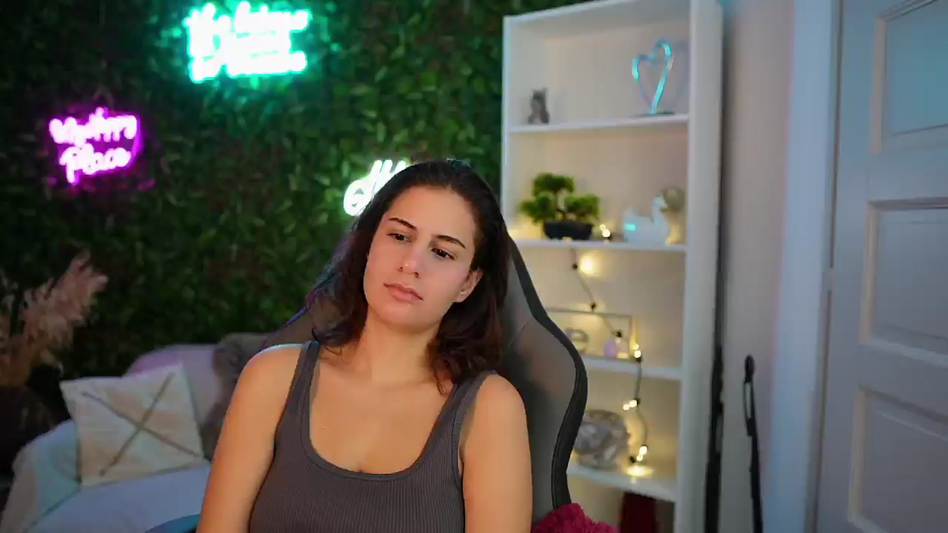 Gallery image thumbnail from Clair_Meek's myfreecams stream on, 12/20/2024, 12:34 image 6 of 20