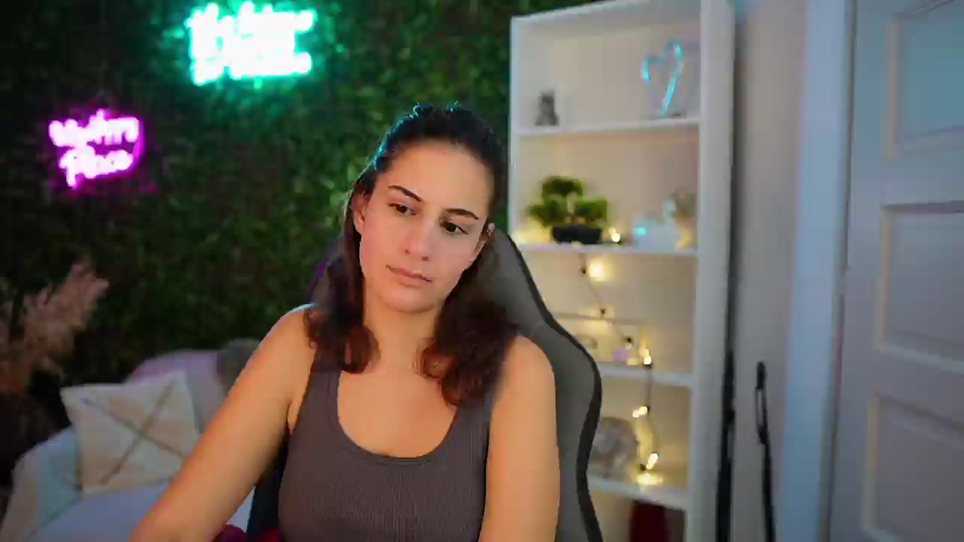 Gallery image thumbnail from Clair_Meek's myfreecams stream on, 12/20/2024, 13:38 image 12 of 20