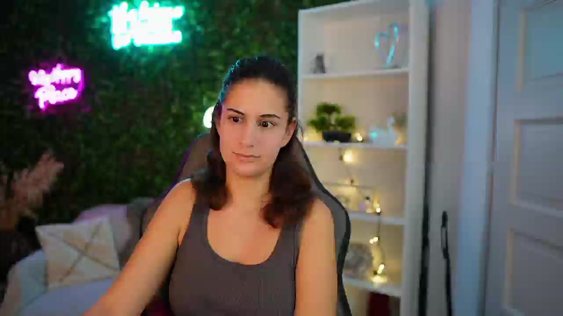 Gallery image thumbnail from Clair_Meek's myfreecams stream on, 12/20/2024, 13:38 image 6 of 20