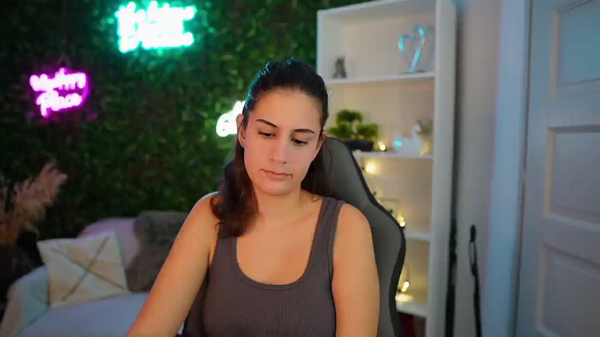 Gallery image thumbnail from Clair_Meek's myfreecams stream on, 12/20/2024, 13:38 image 20 of 20