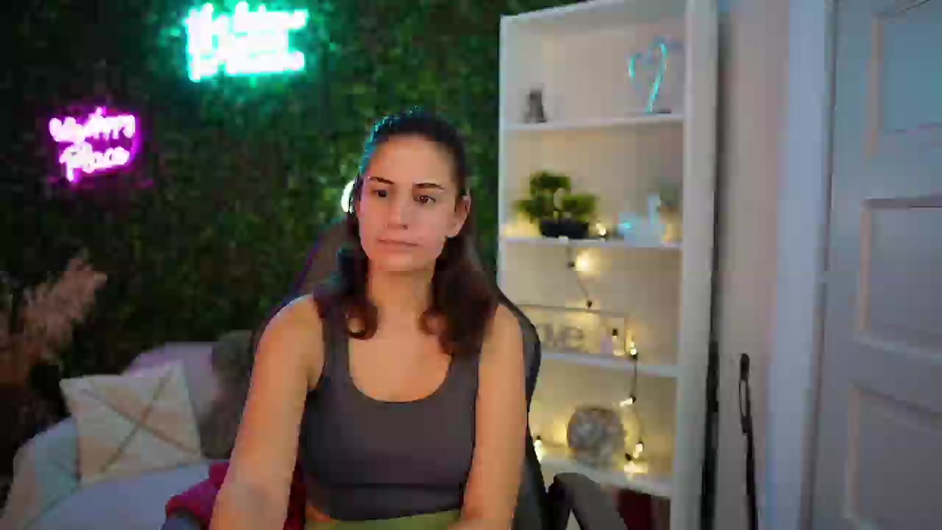 Gallery image thumbnail from Clair_Meek's myfreecams stream on, 12/20/2024, 13:38 image 13 of 20