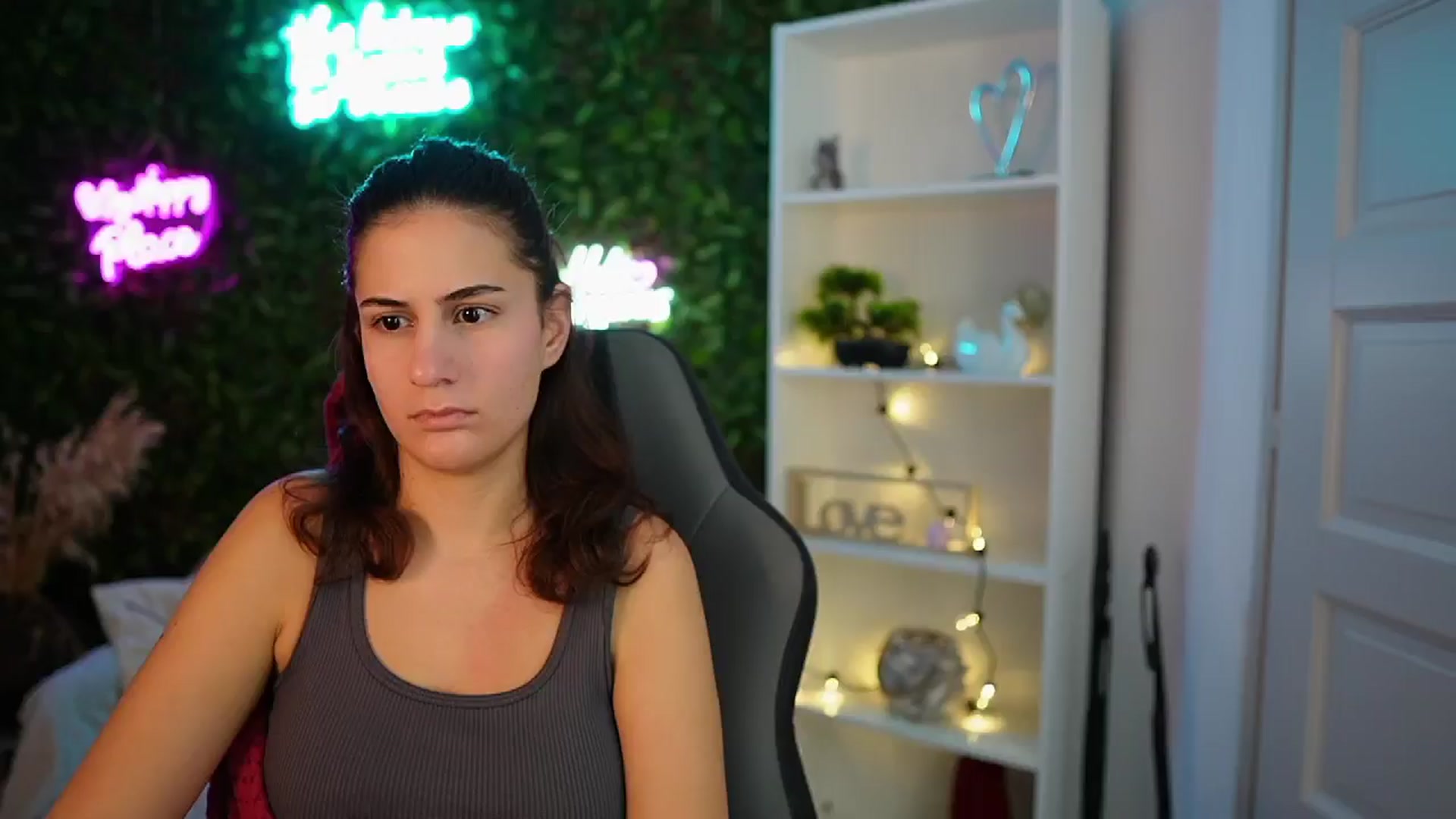 Gallery image thumbnail from Clair_Meek's myfreecams stream on, 12/20/2024, 13:38 image 4 of 20