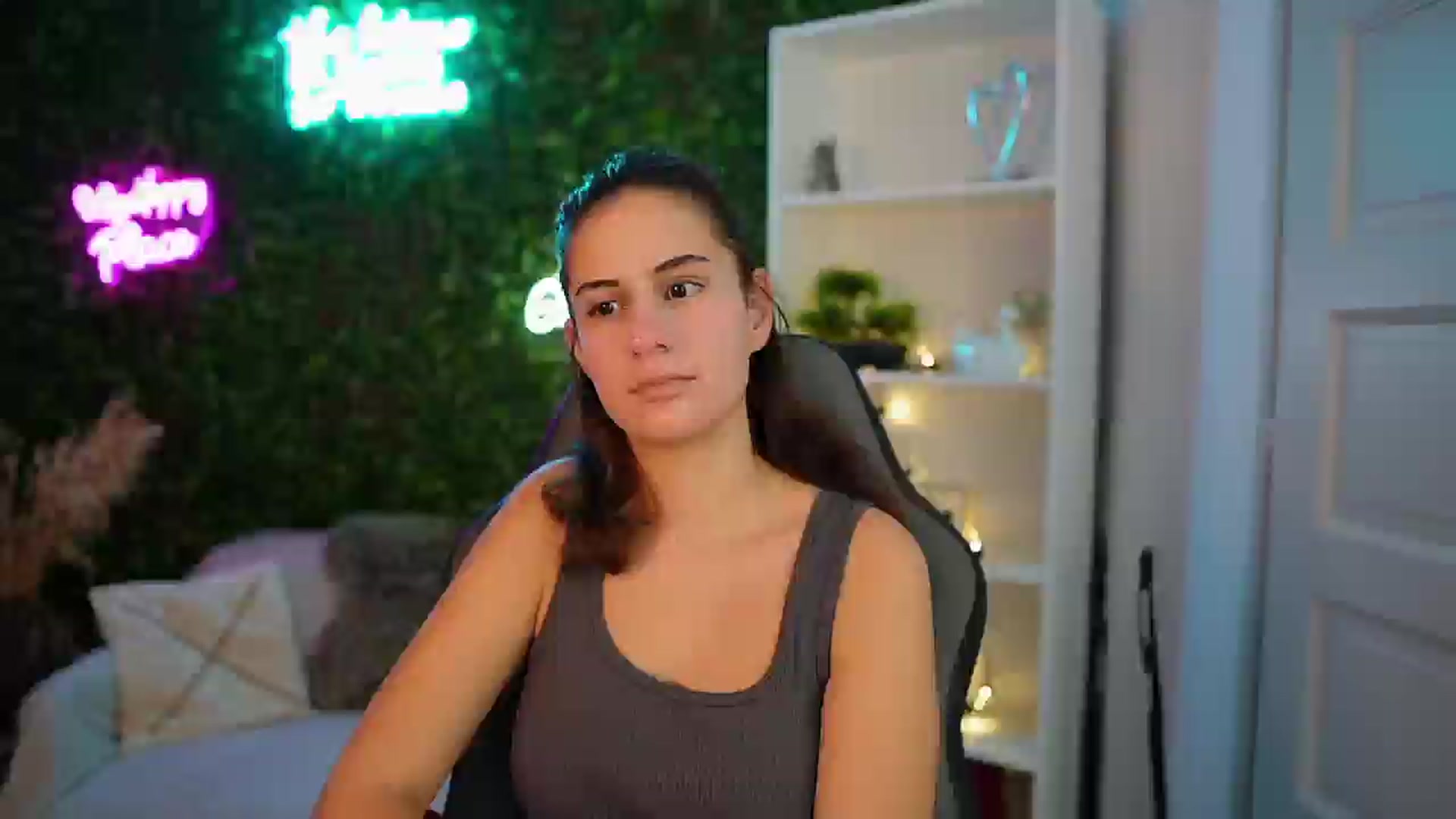 Gallery image thumbnail from Clair_Meek's myfreecams stream on, 12/20/2024, 13:38 image 17 of 20