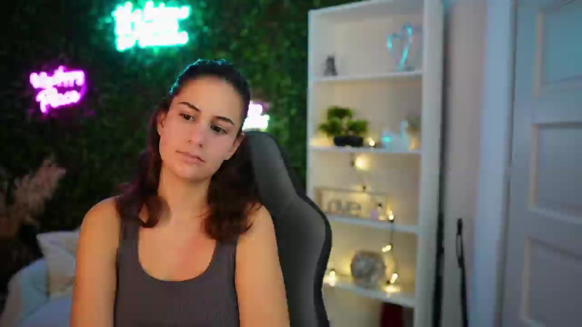 Gallery image thumbnail from Clair_Meek's myfreecams stream on, 12/20/2024, 13:38 image 1 of 20