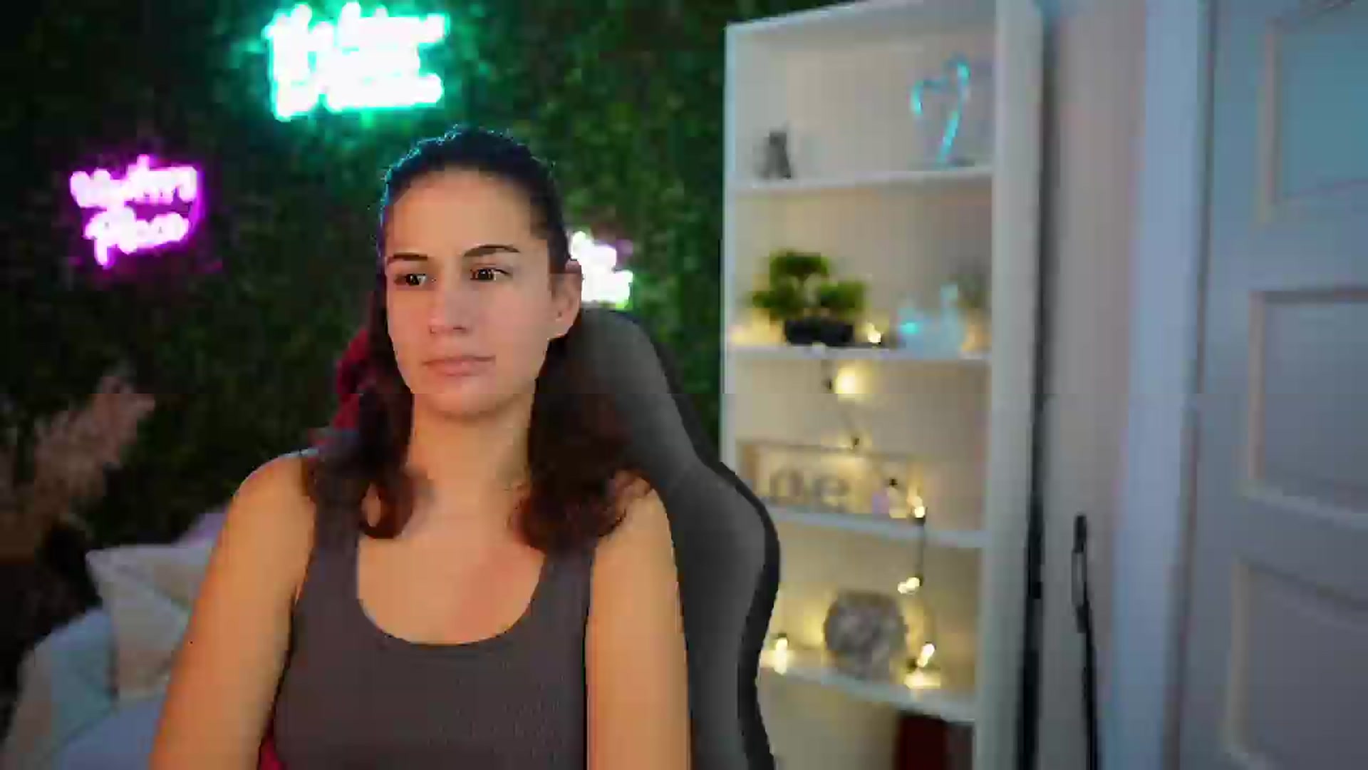 Gallery image thumbnail from Clair_Meek's myfreecams stream on, 12/20/2024, 13:38 image 2 of 20