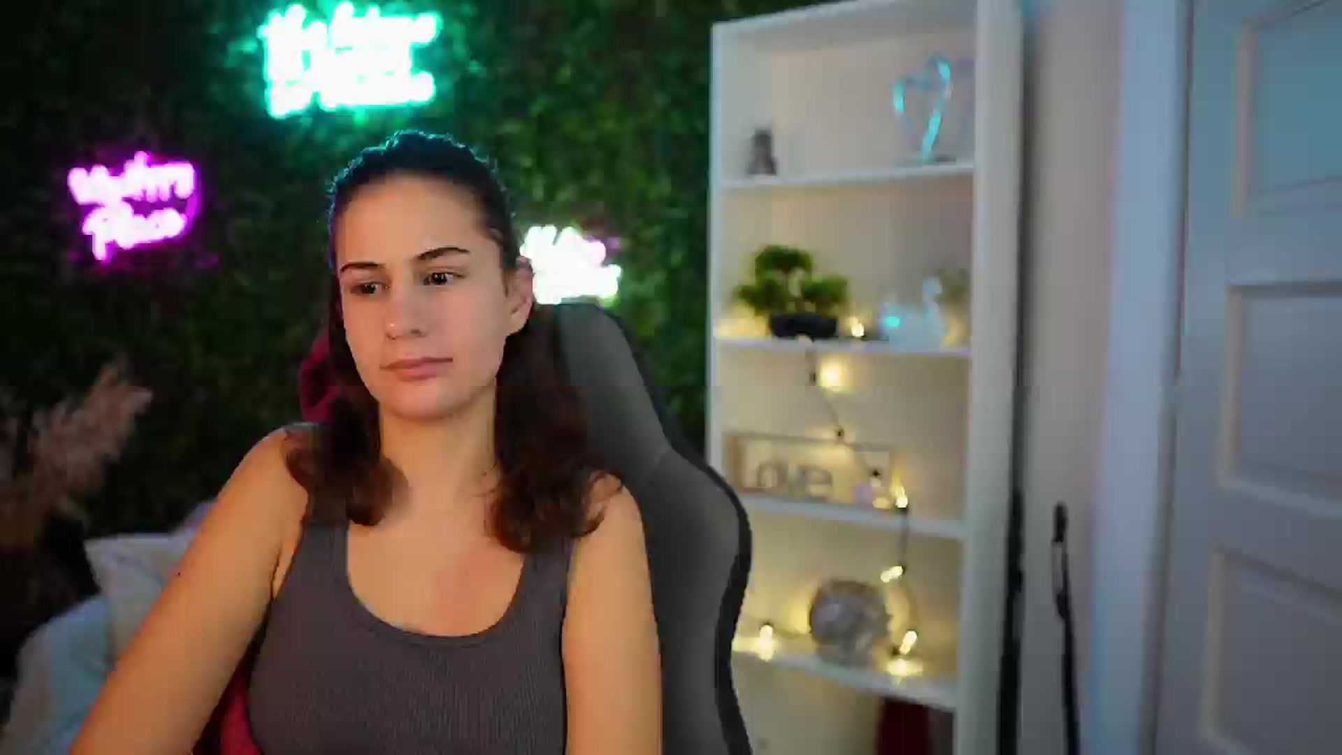 Gallery image thumbnail from Clair_Meek's myfreecams stream on, 12/20/2024, 13:38 image 3 of 20