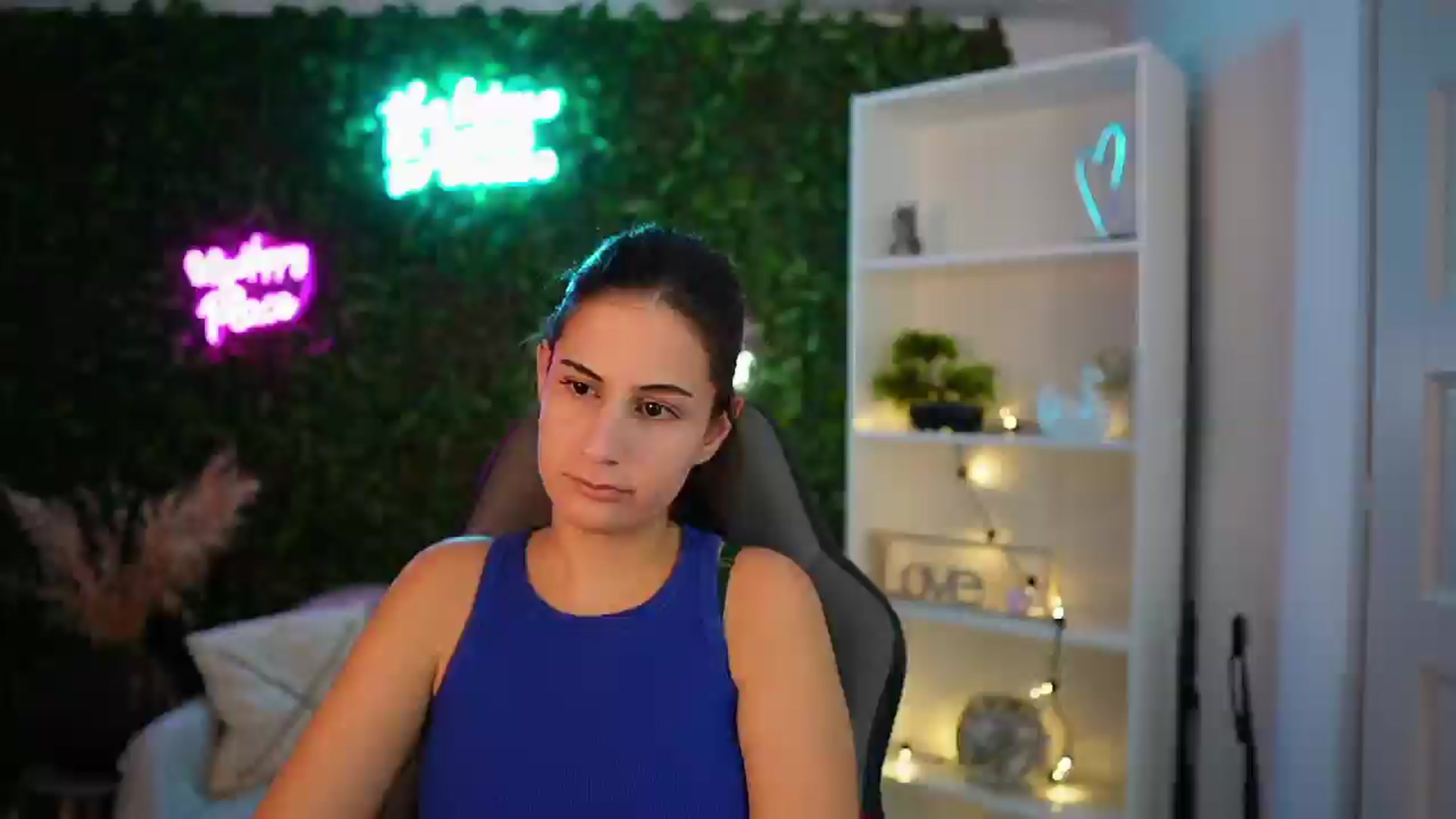 Gallery image thumbnail from Clair_Meek's myfreecams stream on, 12/23/2024, 13:37 image 5 of 20