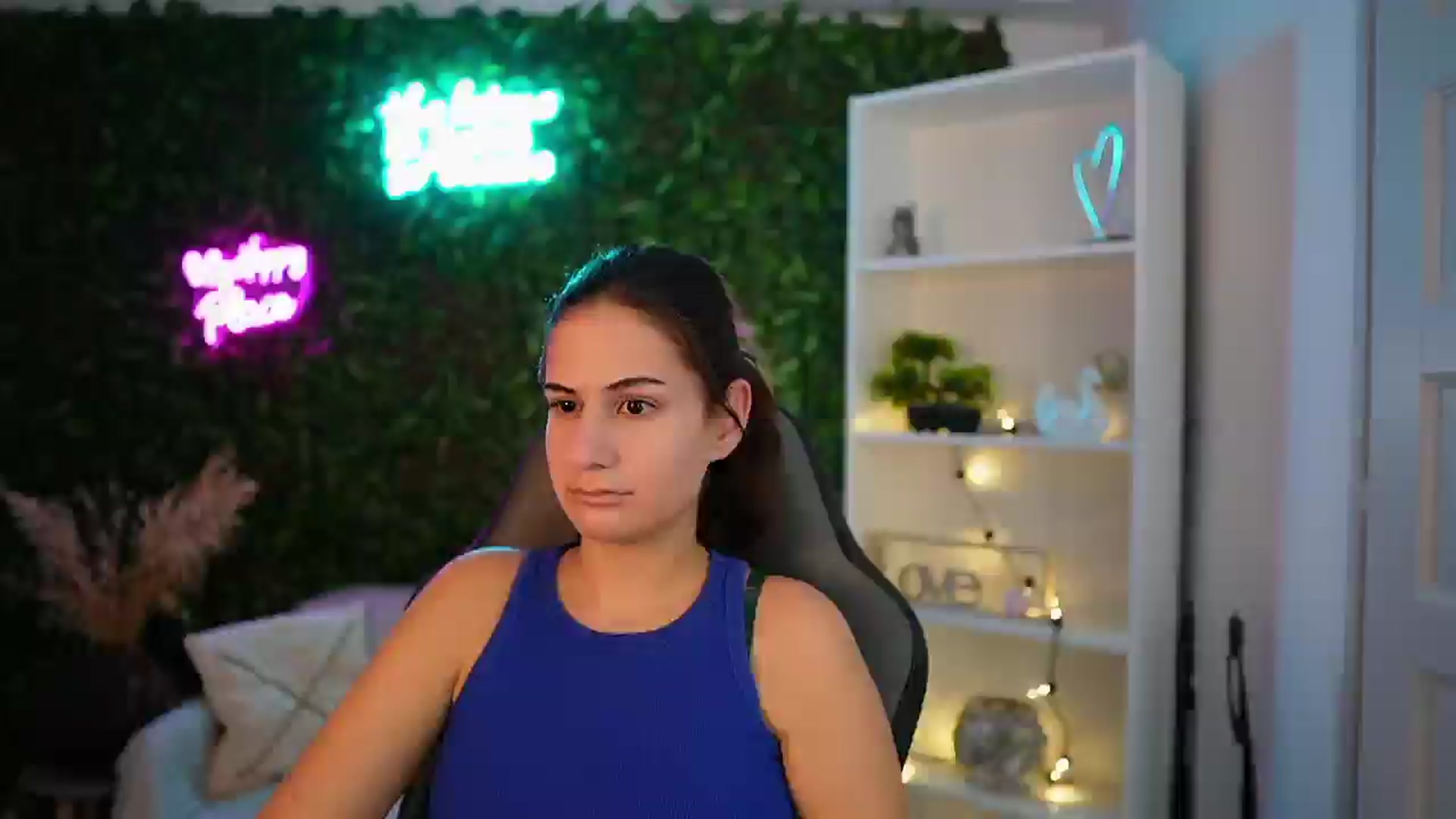 Gallery image thumbnail from Clair_Meek's myfreecams stream on, 12/23/2024, 13:37 image 6 of 20