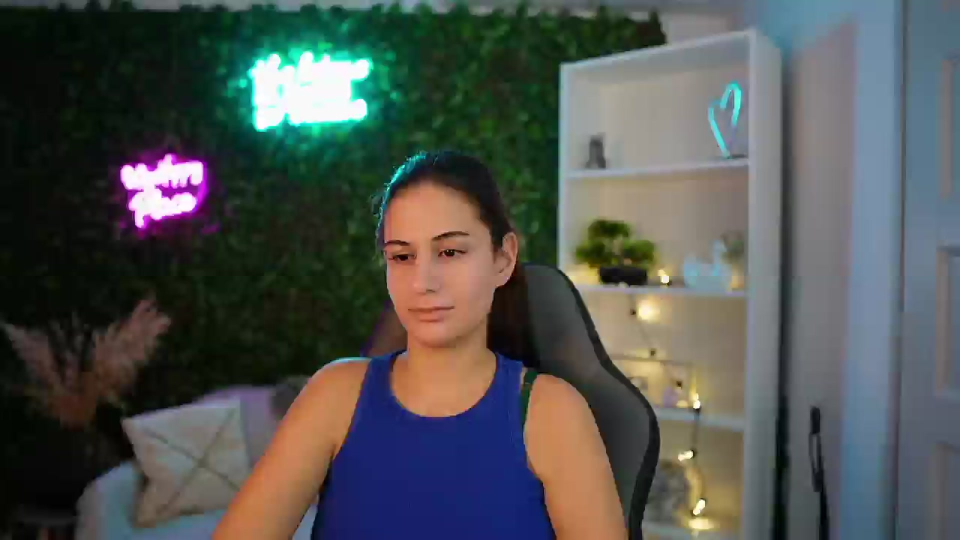 Gallery image thumbnail from Clair_Meek's myfreecams stream on, 12/23/2024, 13:37 image 18 of 20