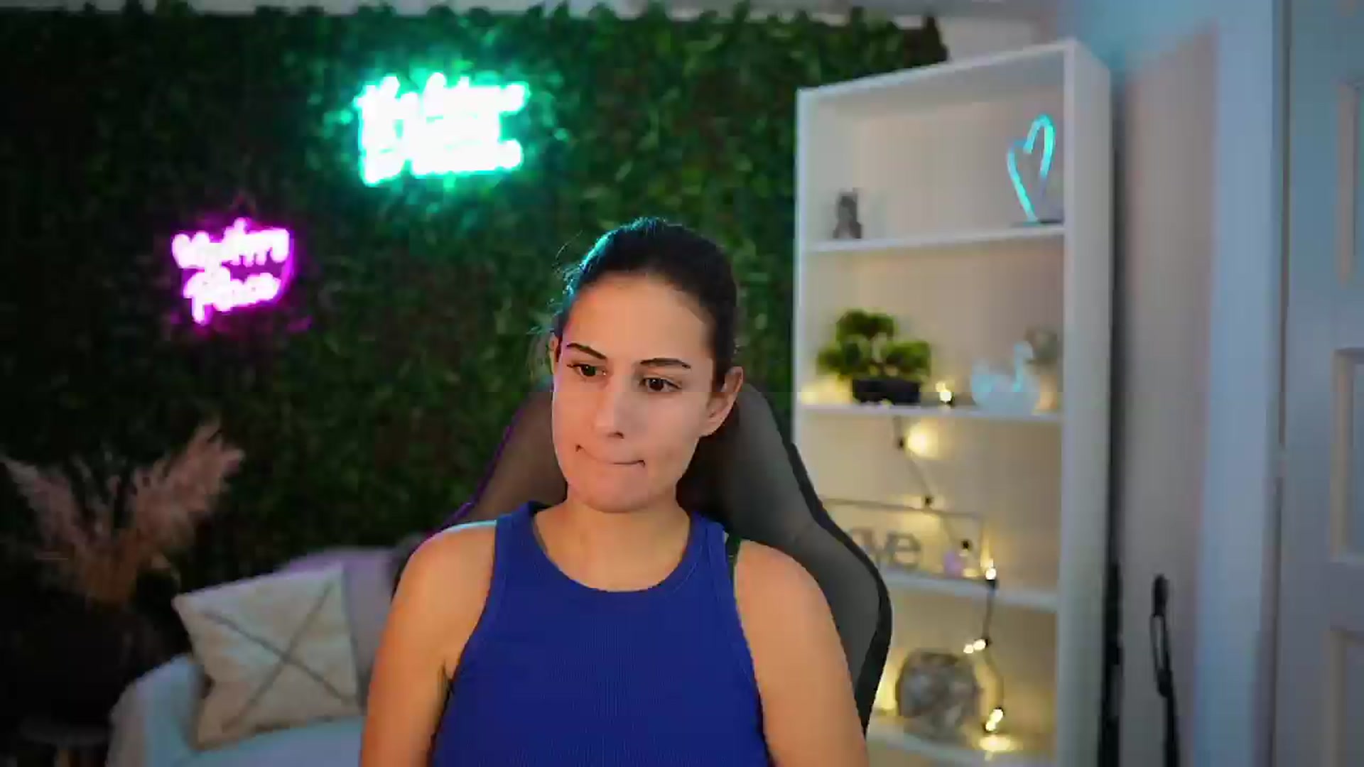 Gallery image thumbnail from Clair_Meek's myfreecams stream on, 12/23/2024, 14:29 image 7 of 20