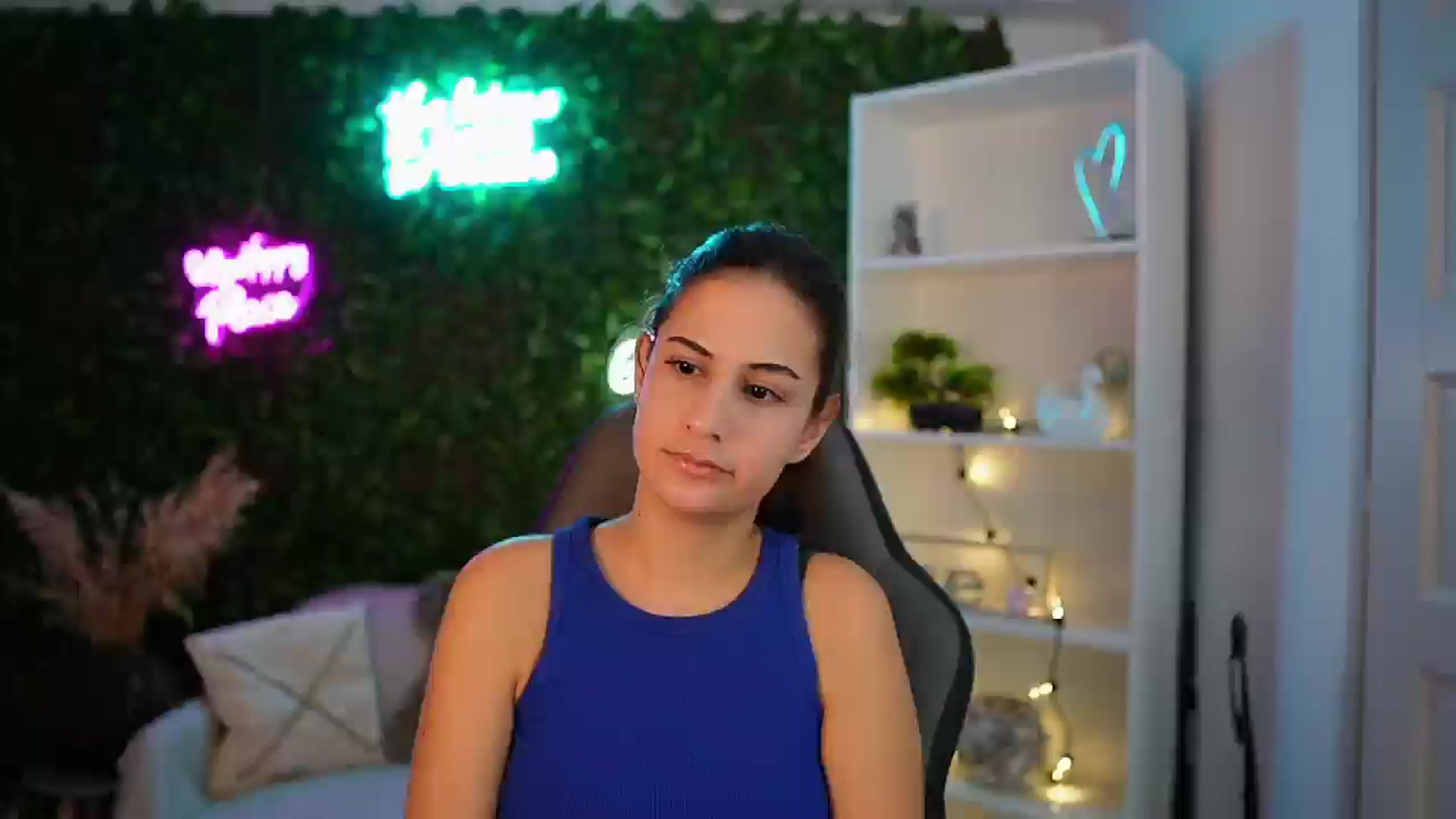Gallery image thumbnail from Clair_Meek's myfreecams stream on, 12/23/2024, 14:29 image 17 of 20