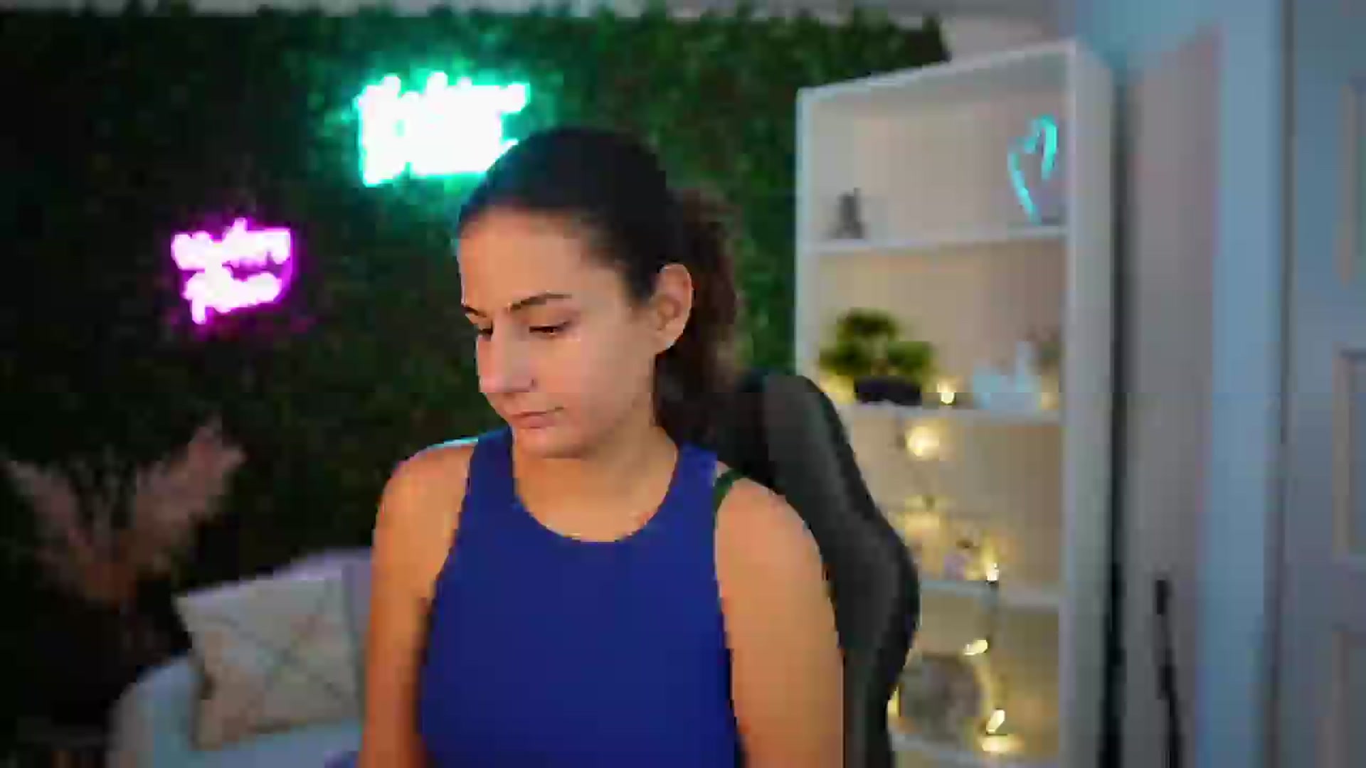 Gallery image thumbnail from Clair_Meek's myfreecams stream on, 12/23/2024, 14:29 image 9 of 20