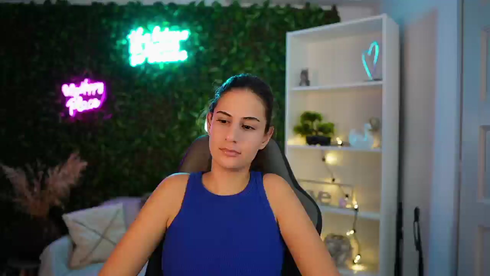 Gallery image thumbnail from Clair_Meek's myfreecams stream on, 12/23/2024, 14:29 image 18 of 20