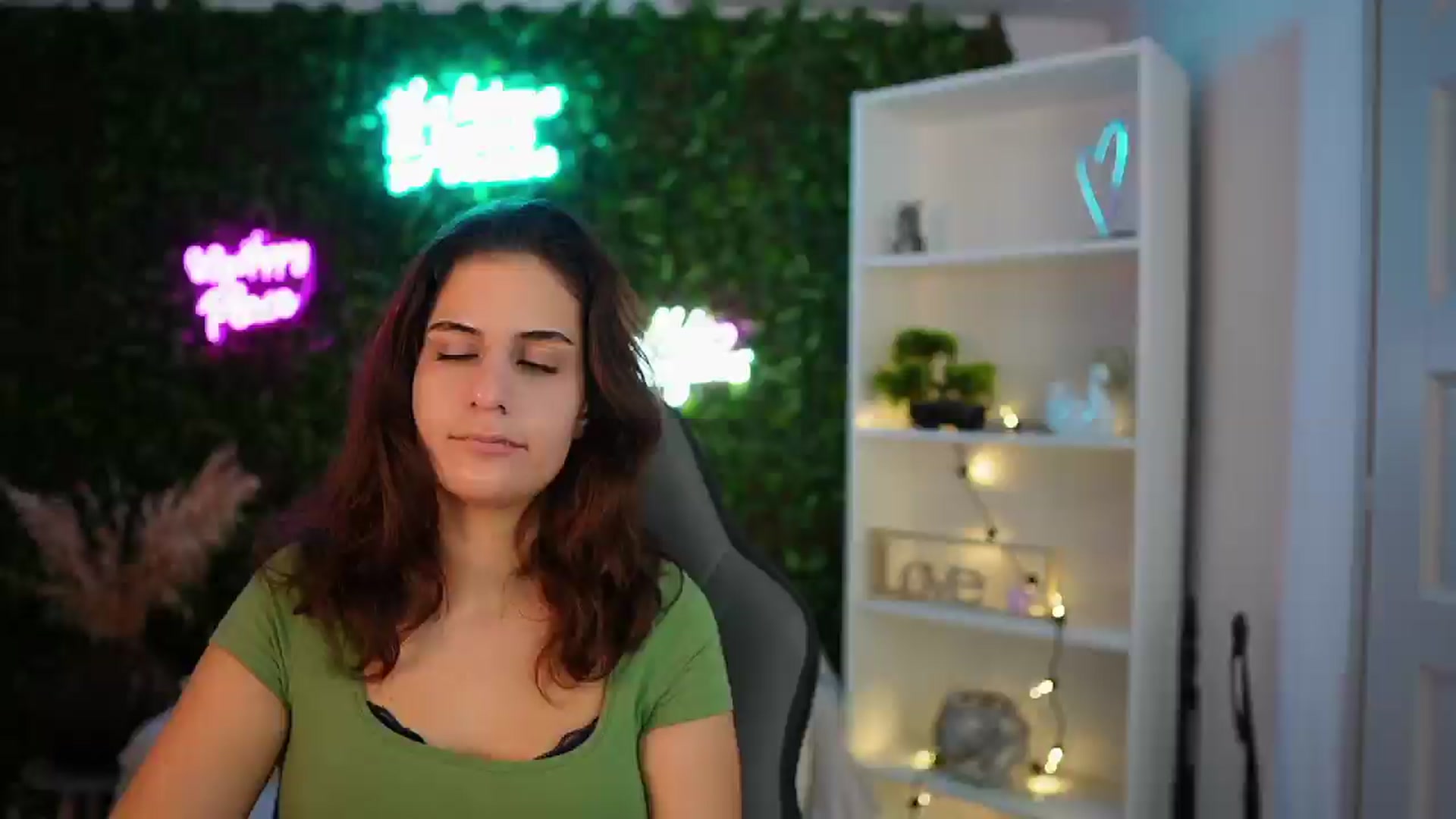 Gallery image thumbnail from Clair_Meek's myfreecams stream on, 12/26/2024, 14:22 image 7 of 20