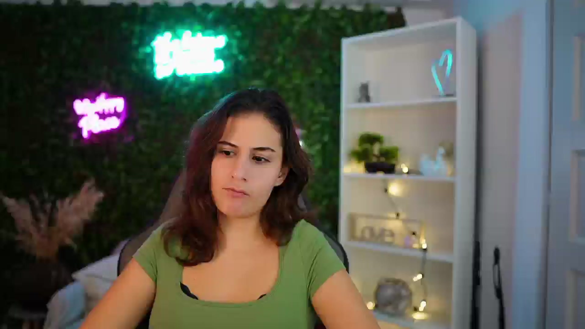 Gallery image thumbnail from Clair_Meek's myfreecams stream on, 12/26/2024, 14:22 image 1 of 20