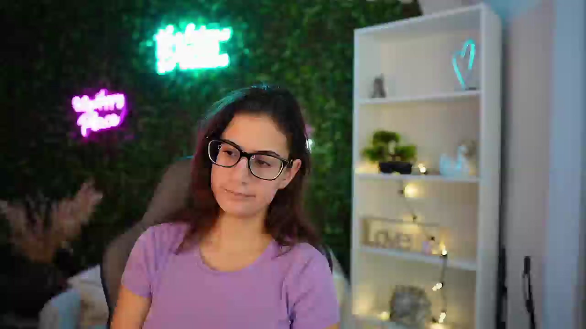 Gallery image thumbnail from Clair_Meek's myfreecams stream on, 12/27/2024, 13:21 image 6 of 20