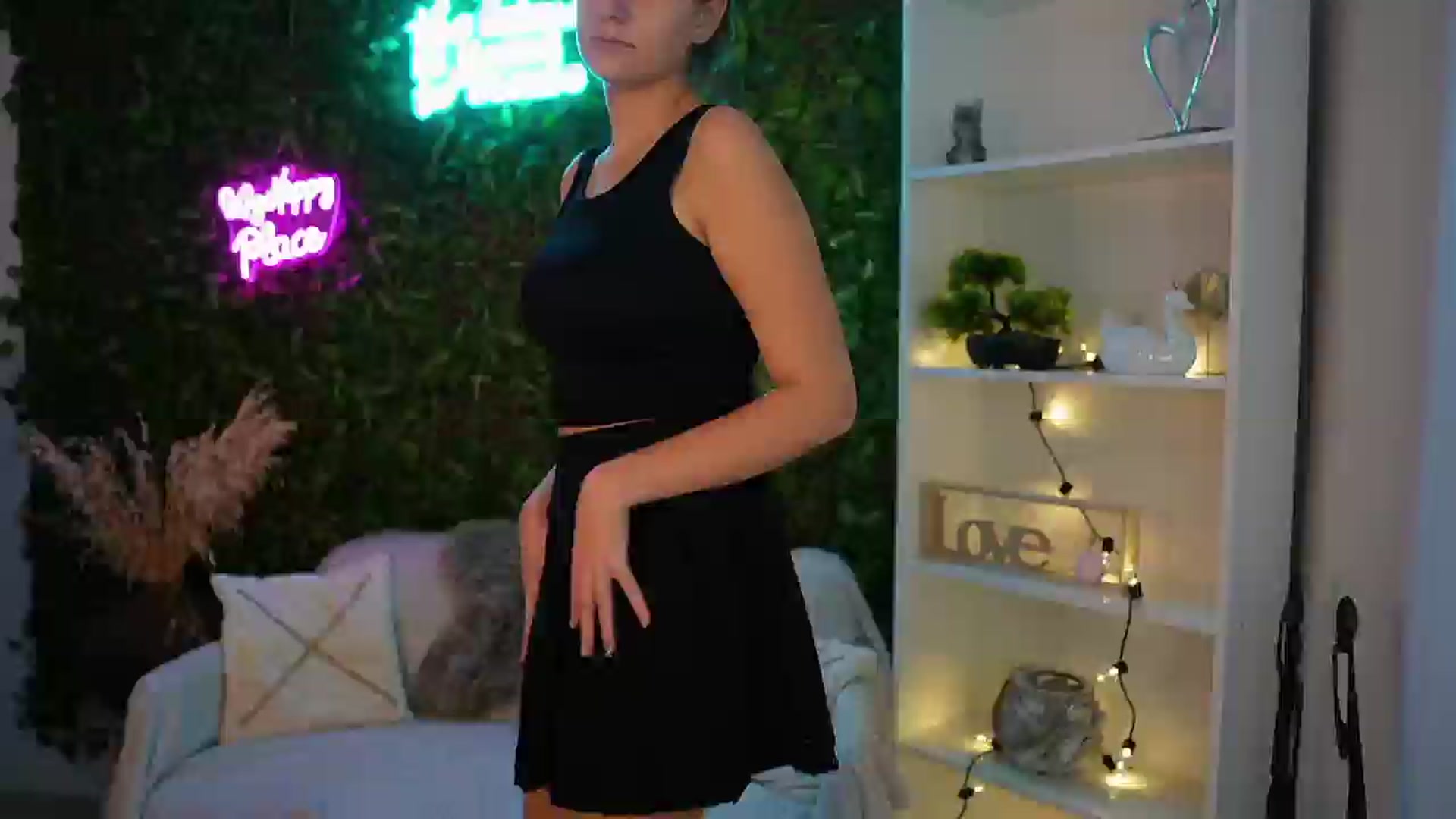 Gallery image thumbnail from Clair_Meek's myfreecams stream on, 01/06/2025, 13:11 image 16 of 20