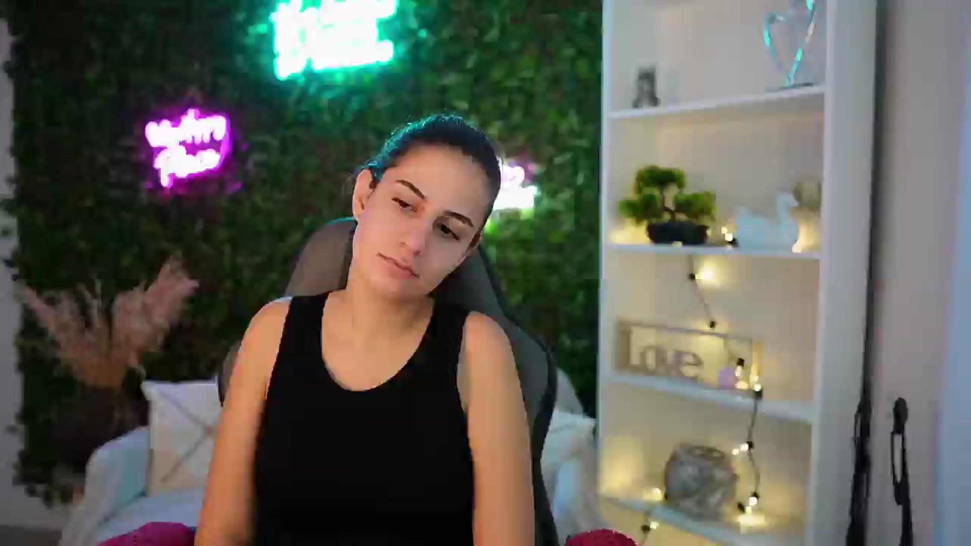 Gallery image thumbnail from Clair_Meek's myfreecams stream on, 01/06/2025, 13:11 image 6 of 20