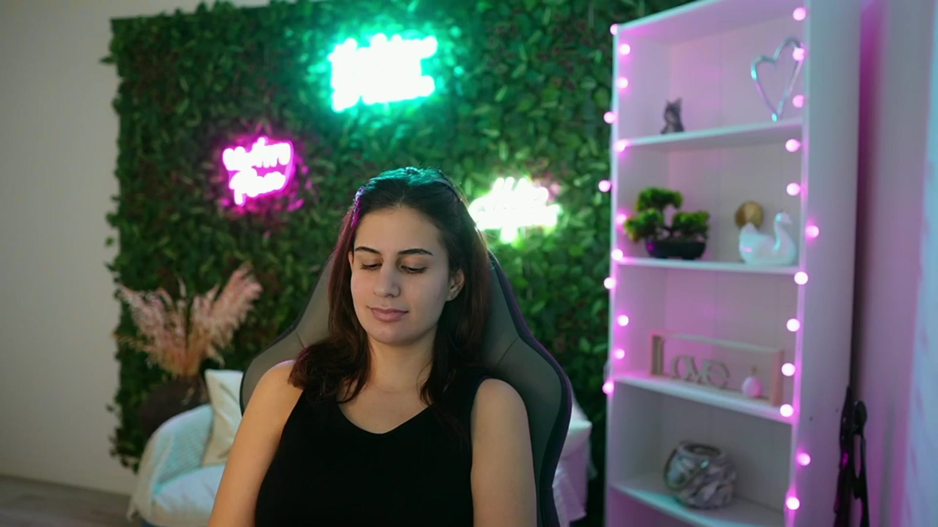 Gallery image thumbnail from Clair_Meek's myfreecams stream on, 01/16/2025, 14:16 image 13 of 20