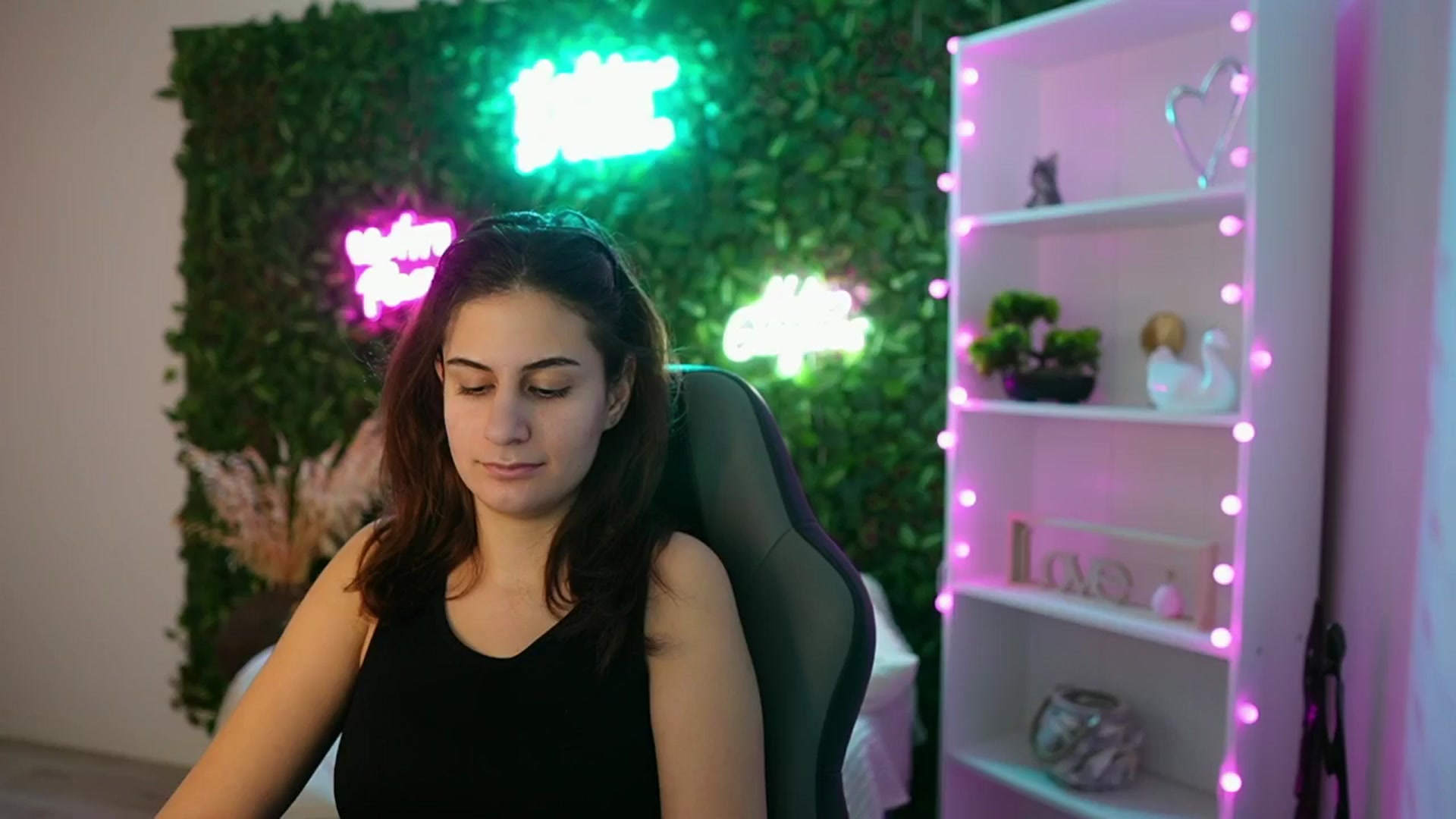Gallery image thumbnail from Clair_Meek's myfreecams stream on, 01/16/2025, 14:16 image 6 of 20