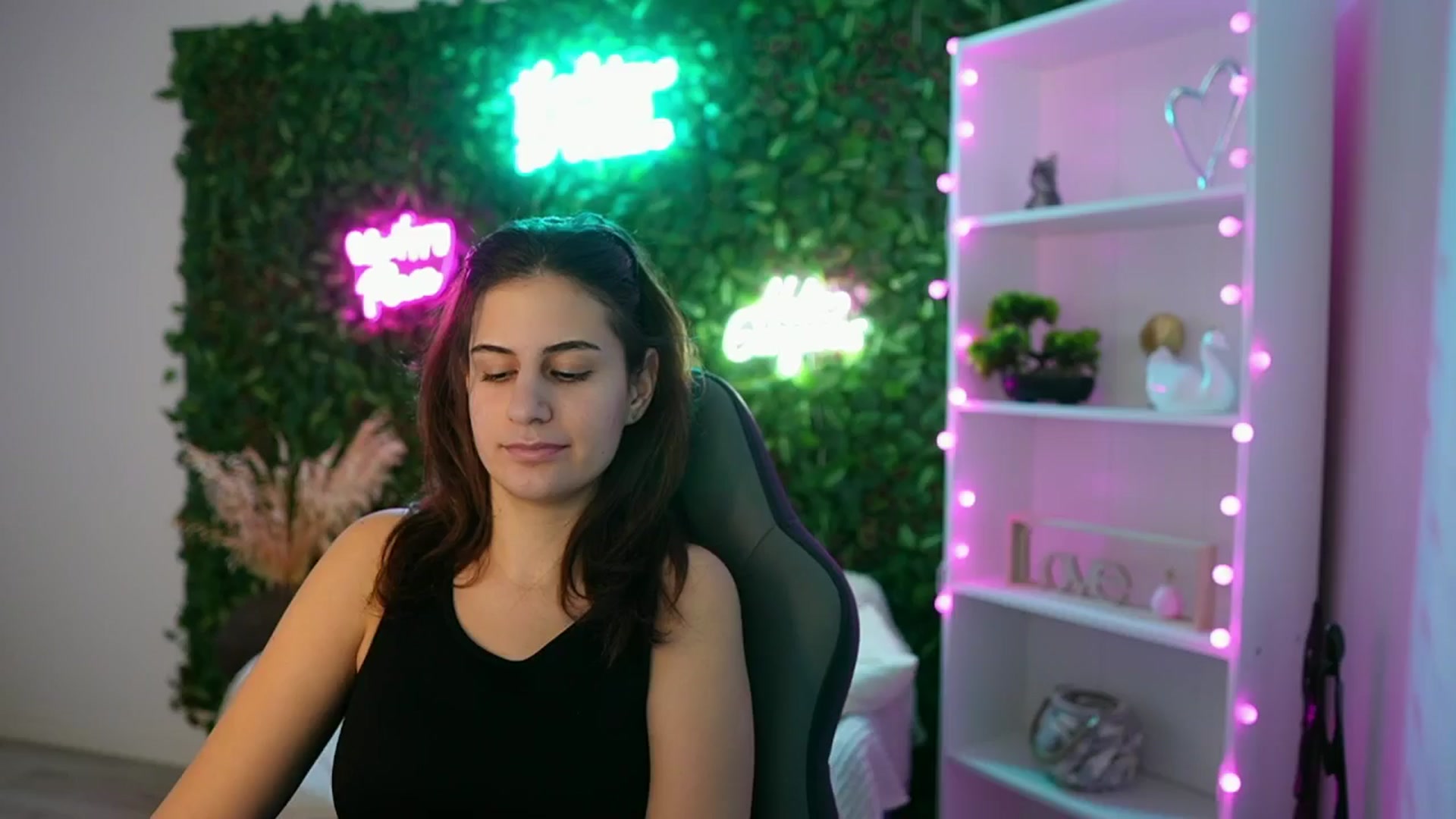 Gallery image thumbnail from Clair_Meek's myfreecams stream on, 01/16/2025, 14:16 image 1 of 20