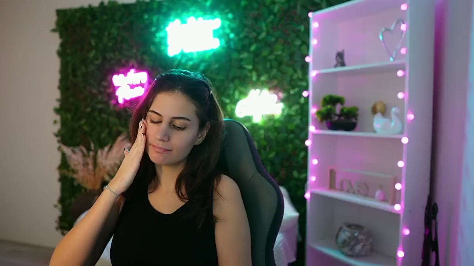 Gallery image thumbnail from Clair_Meek's myfreecams stream on, 01/16/2025, 14:16 image 5 of 20