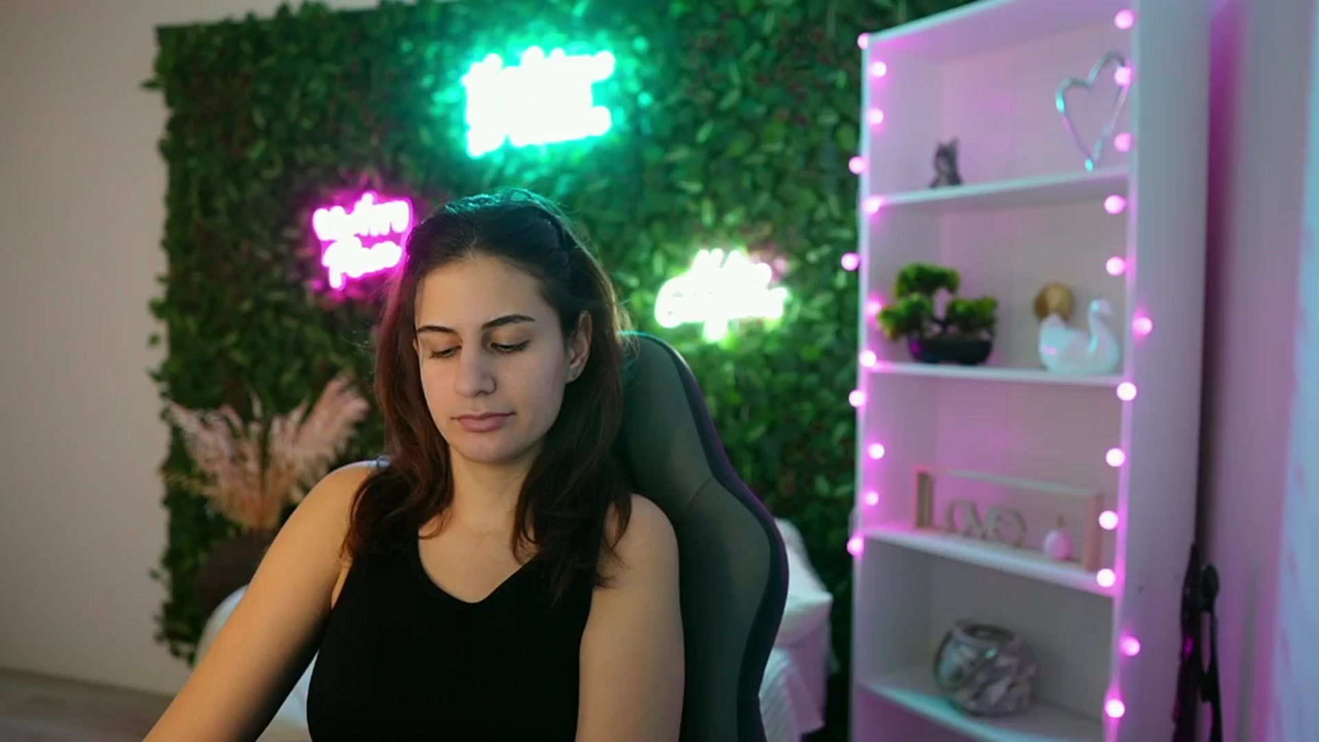 Gallery image thumbnail from Clair_Meek's myfreecams stream on, 01/16/2025, 14:16 image 4 of 20