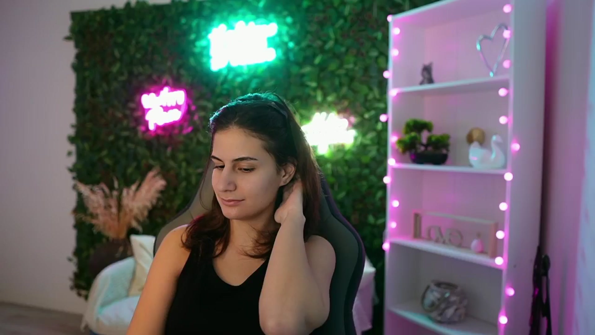 Gallery image thumbnail from Clair_Meek's myfreecams stream on, 01/16/2025, 14:16 image 9 of 20