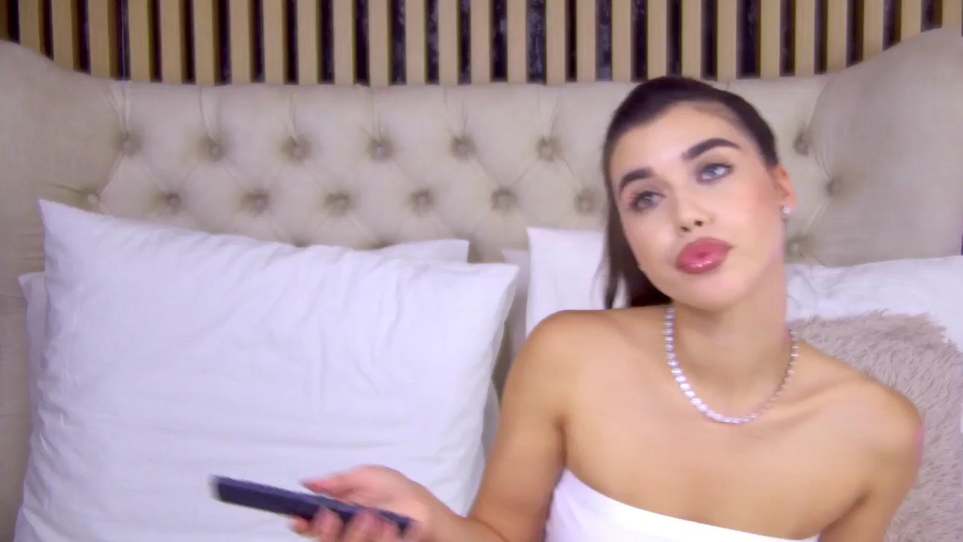Gallery image thumbnail from ClaireJenner's myfreecams stream on, 05/30/2025, 07:15 image 6 of 20