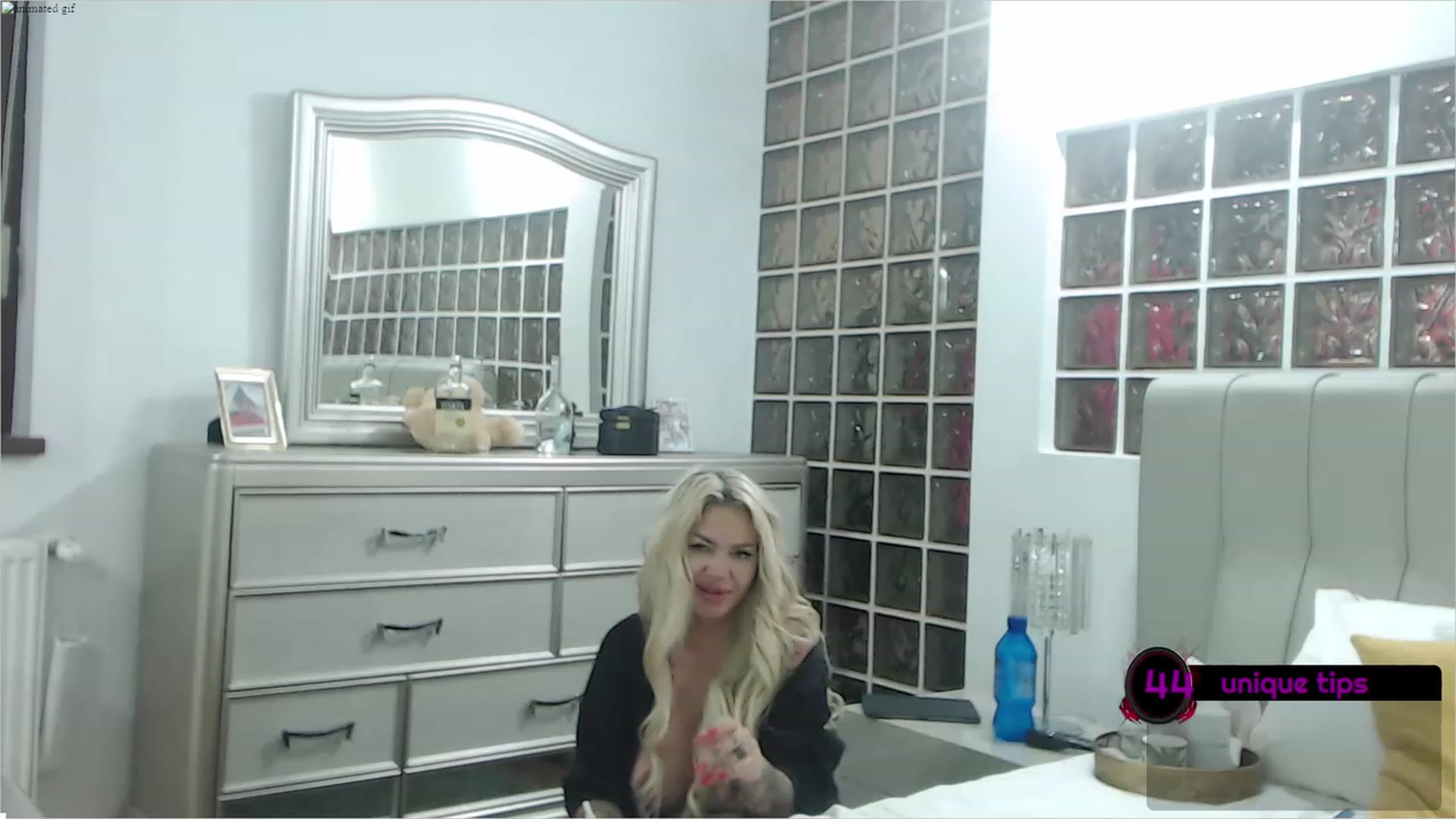 Gallery image thumbnail from Claire_Ashton's myfreecams stream on, 11/22/2022, 18:17 image 2 of 20
