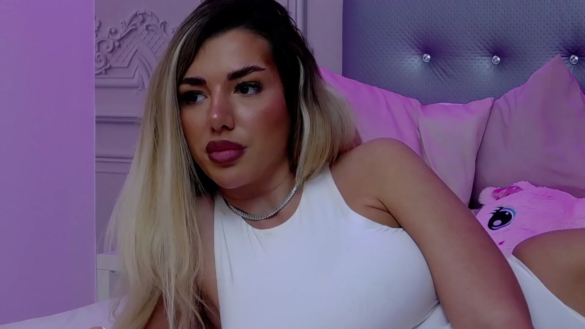 Gallery image thumbnail from ClaraHazel's myfreecams stream on, 04/03/2025, 16:05 image 17 of 20