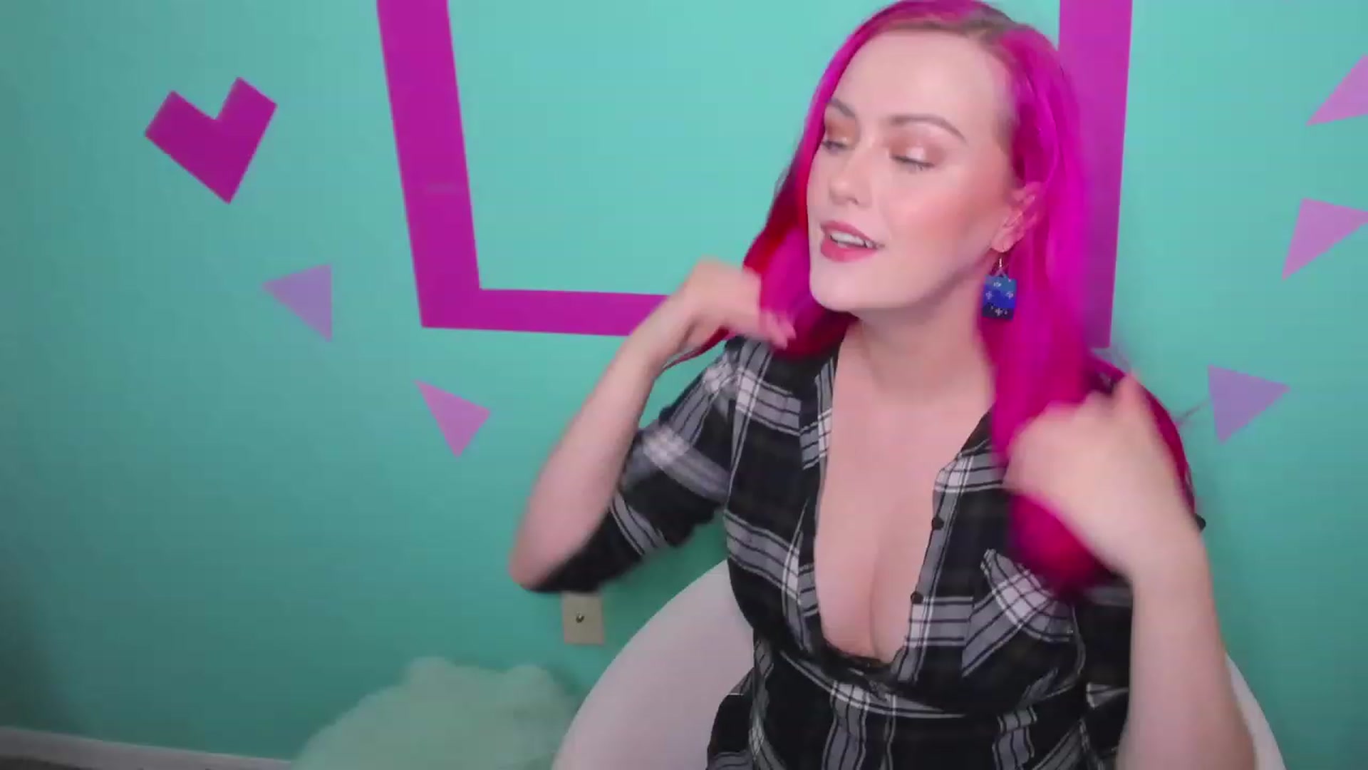 Gallery image thumbnail from ClaraKitty's myfreecams stream on, 11/19/2022, 24:14 image 1 of 20