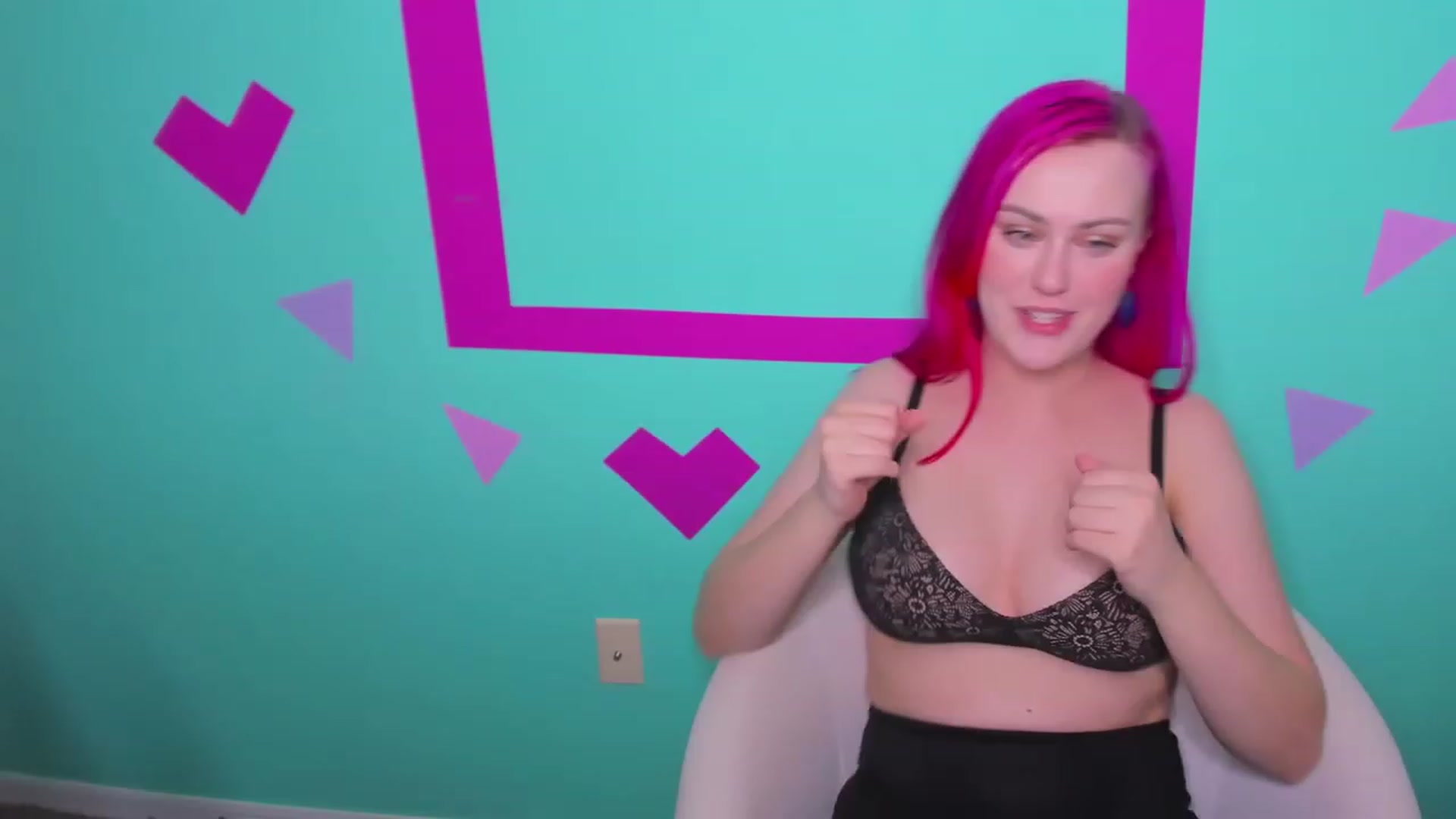 Gallery image thumbnail from ClaraKitty's myfreecams stream on, 11/19/2022, 02:36 image 18 of 20