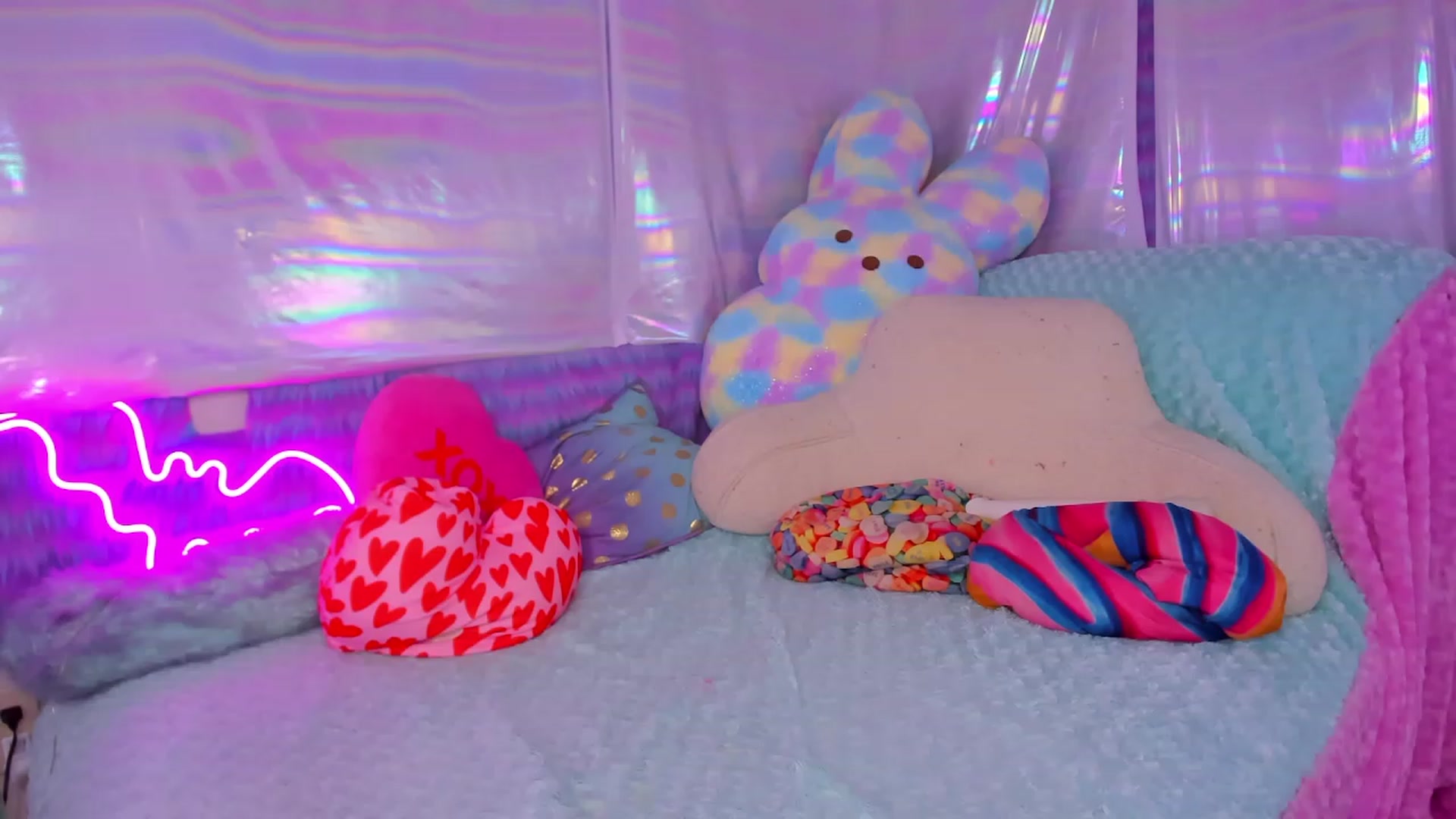 Gallery image thumbnail from ClaraKitty's myfreecams stream on, 12/10/2022, 03:13 image 13 of 20