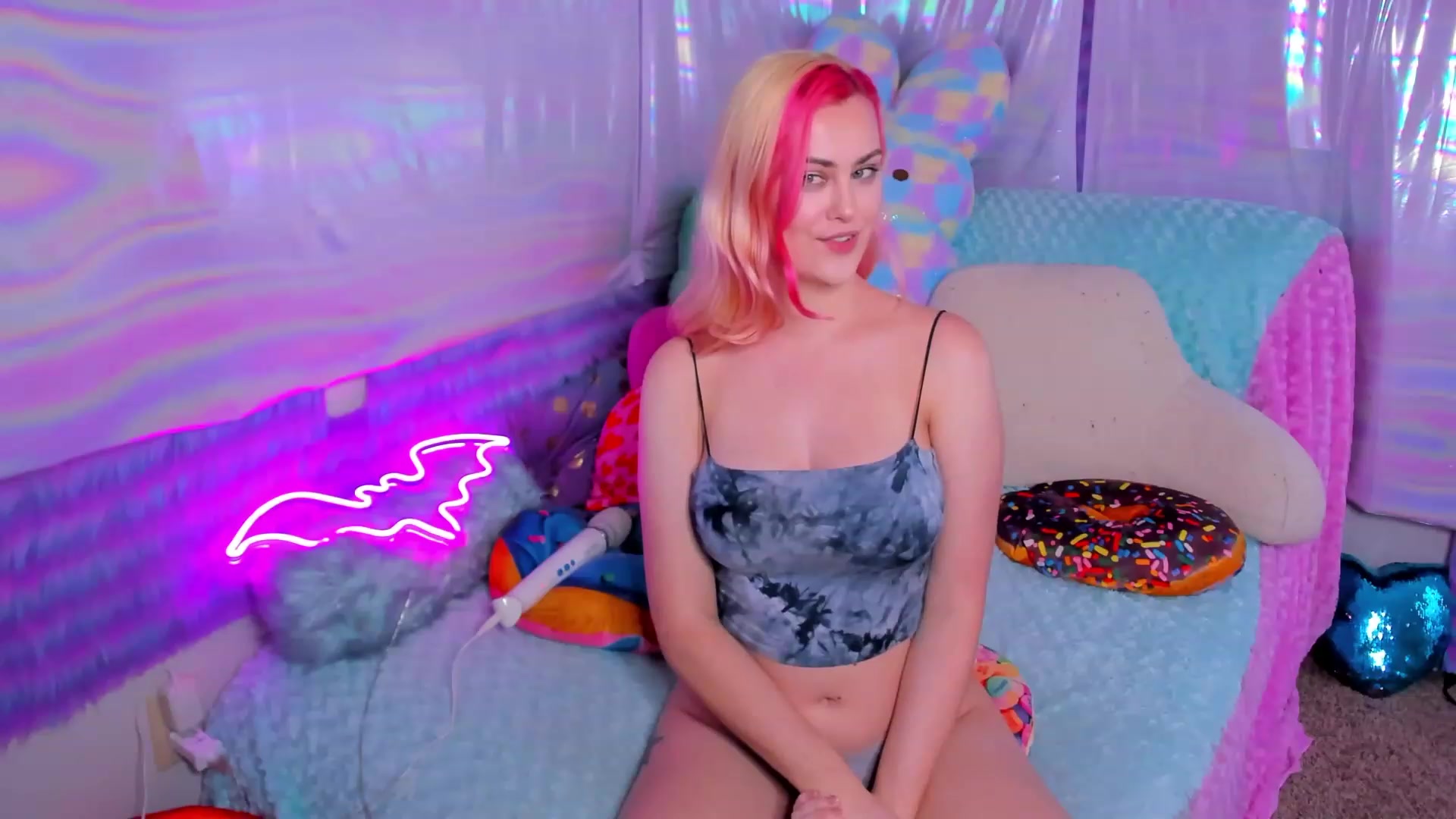 Gallery image thumbnail from ClaraKitty's myfreecams stream on, 05/28/2023, 19:24 image 19 of 20