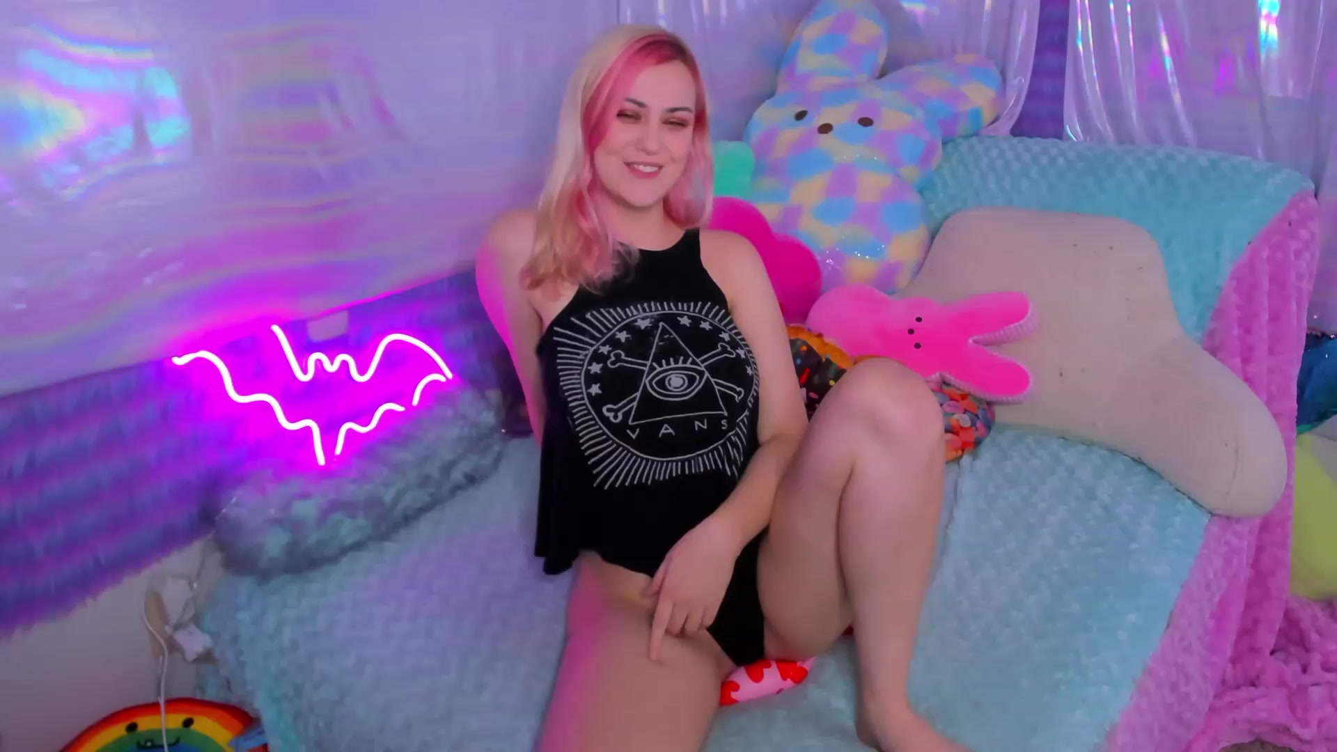 Gallery image thumbnail from ClaraKitty's myfreecams stream on, 06/18/2023, 04:17 image 1 of 20