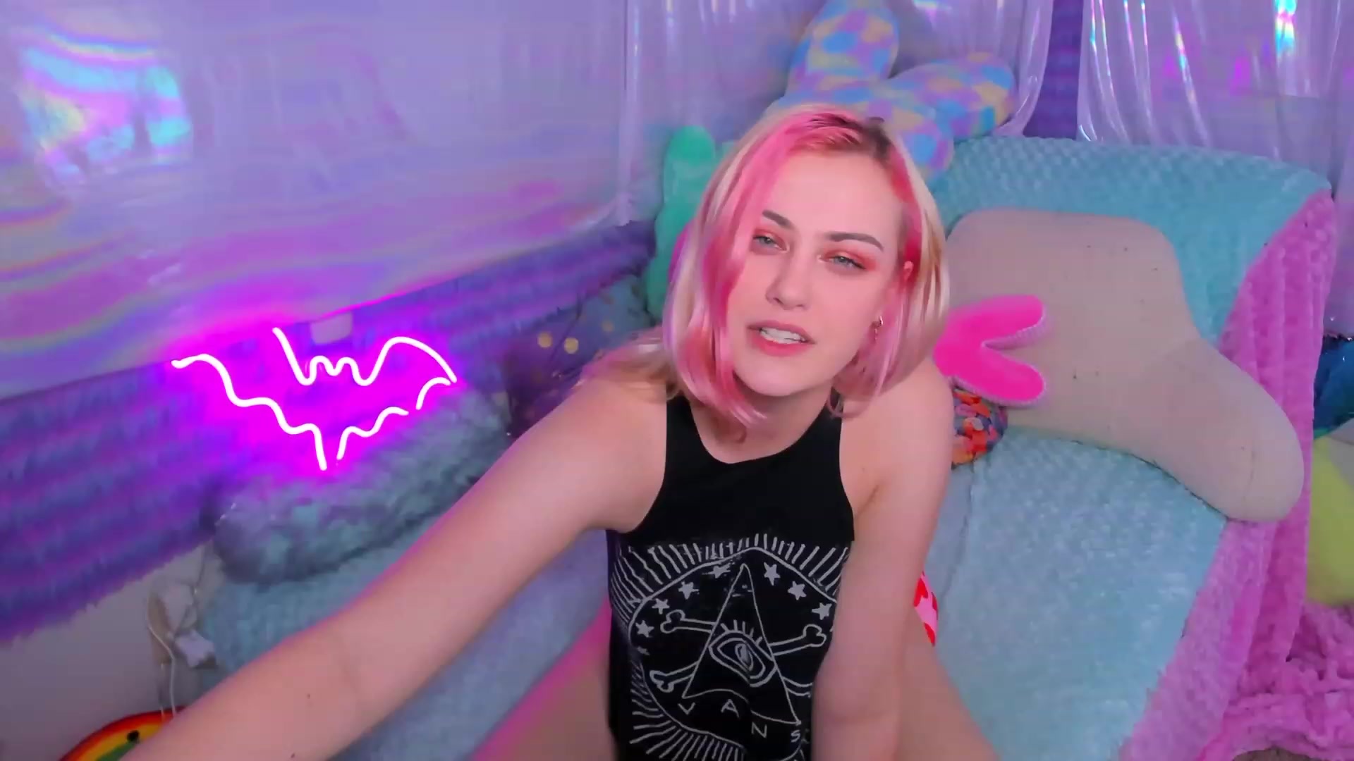 Gallery image thumbnail from ClaraKitty's myfreecams stream on, 06/18/2023, 04:17 image 19 of 20