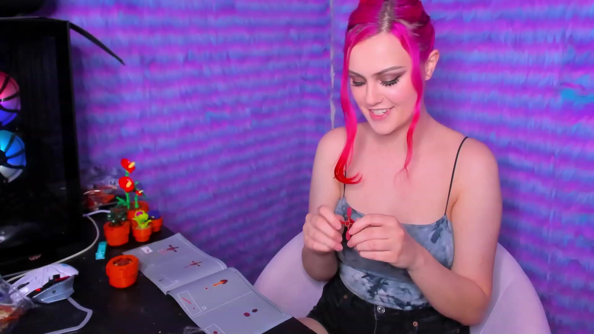 Gallery image thumbnail from ClaraKitty's myfreecams stream on, 02/09/2024, 03:16 image 16 of 20