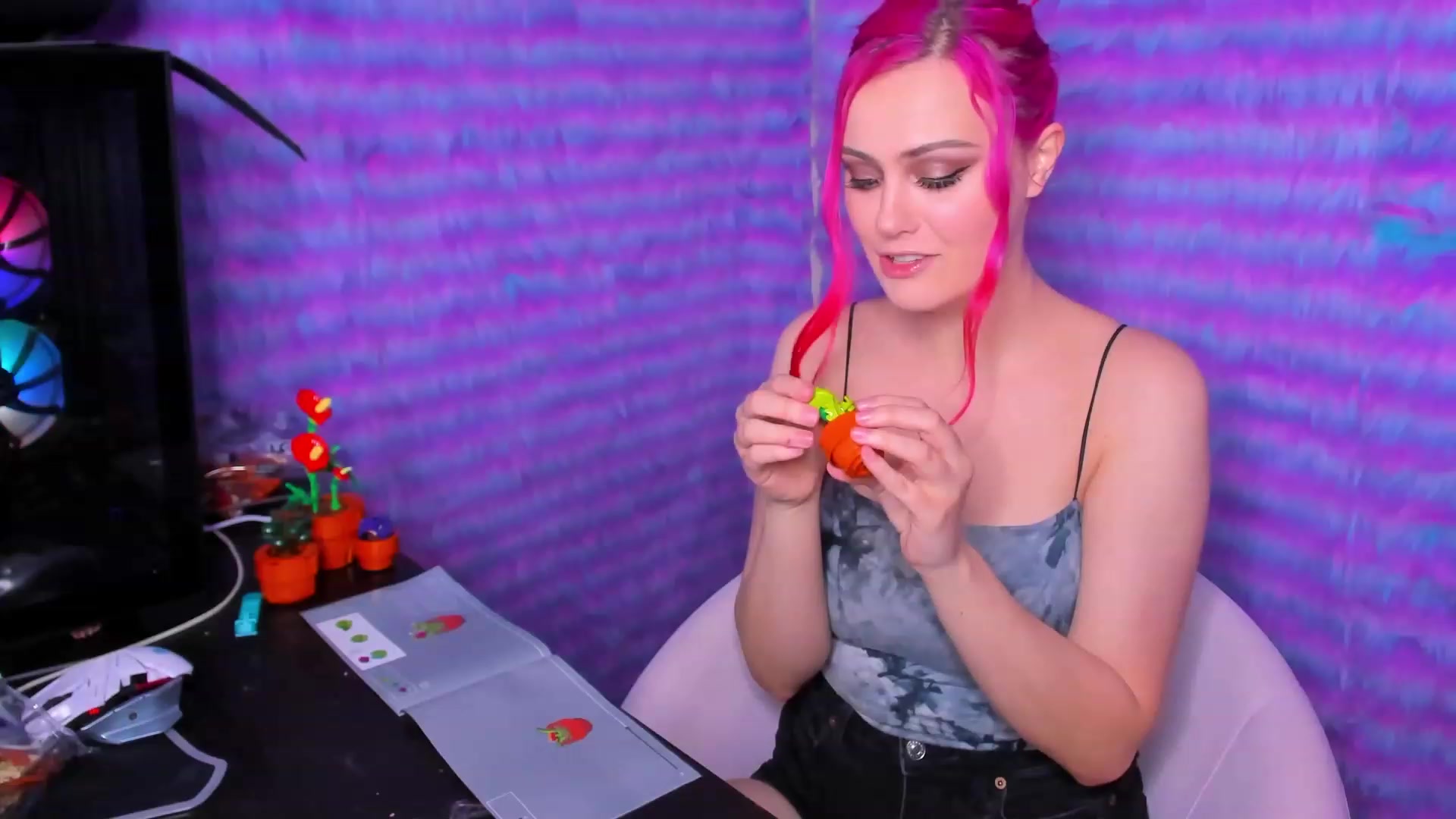 Gallery image thumbnail from ClaraKitty's myfreecams stream on, 02/09/2024, 03:16 image 6 of 20