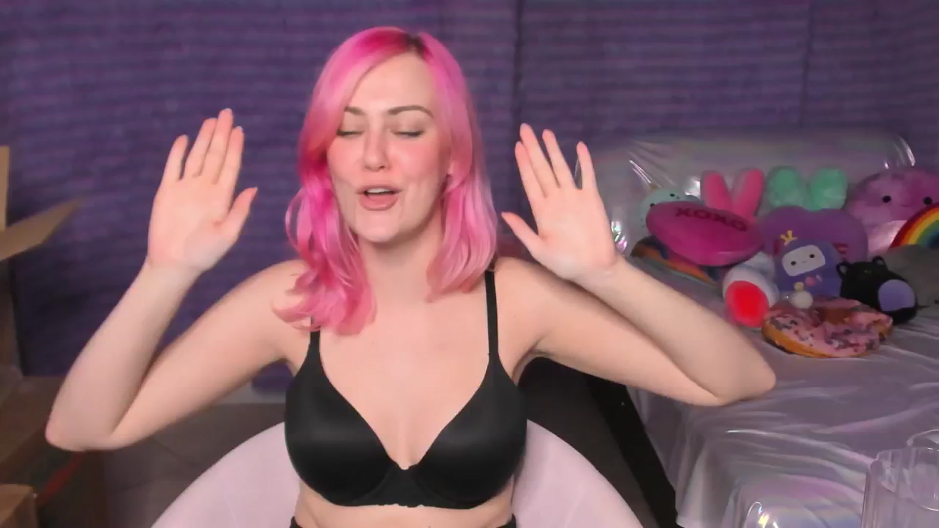 Gallery image thumbnail from ClaraKitty's myfreecams stream on, 09/01/2024, 02:05 image 12 of 20