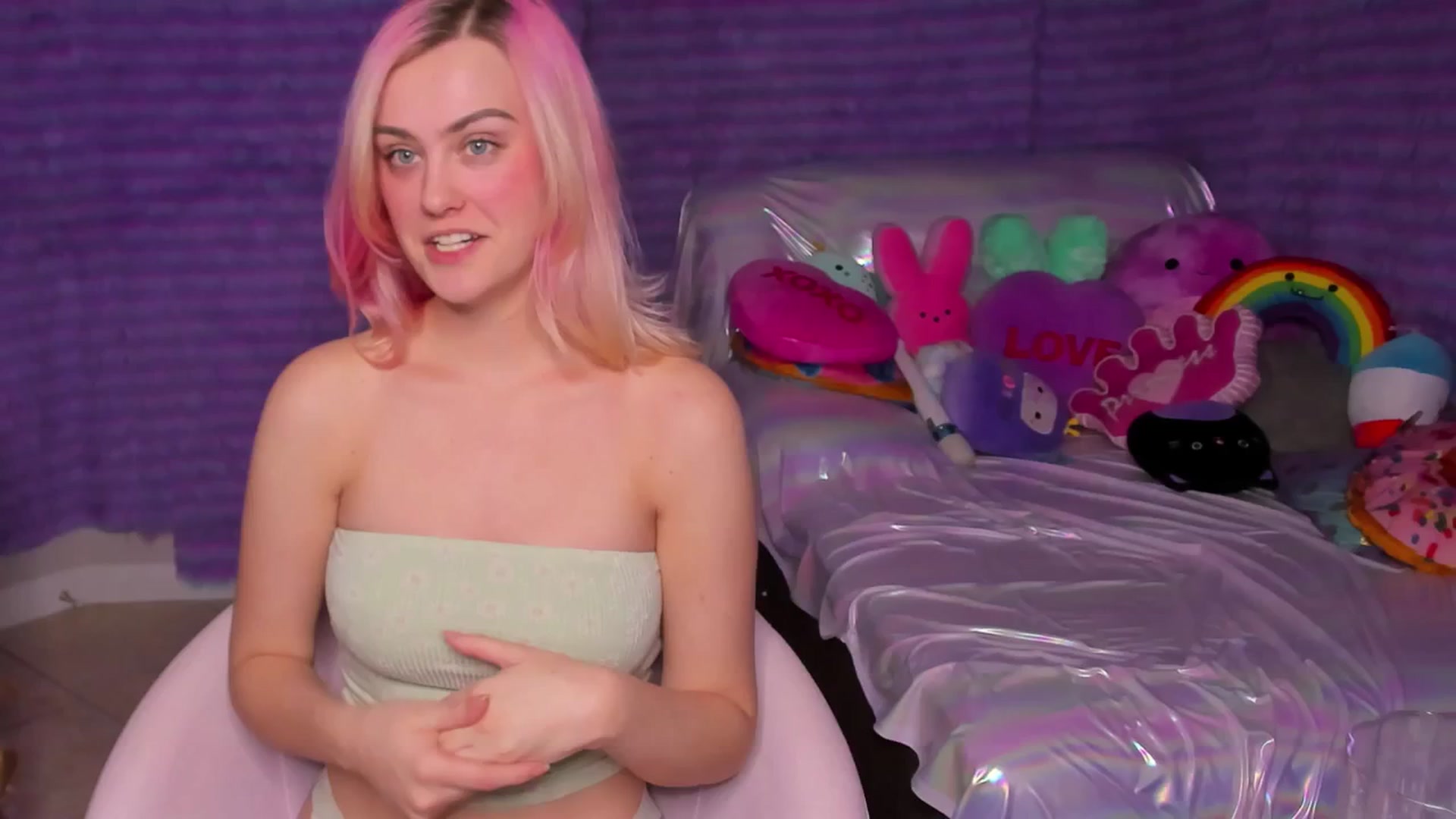 Gallery image thumbnail from ClaraKitty's myfreecams stream on, 10/19/2024, 05:48 image 4 of 20