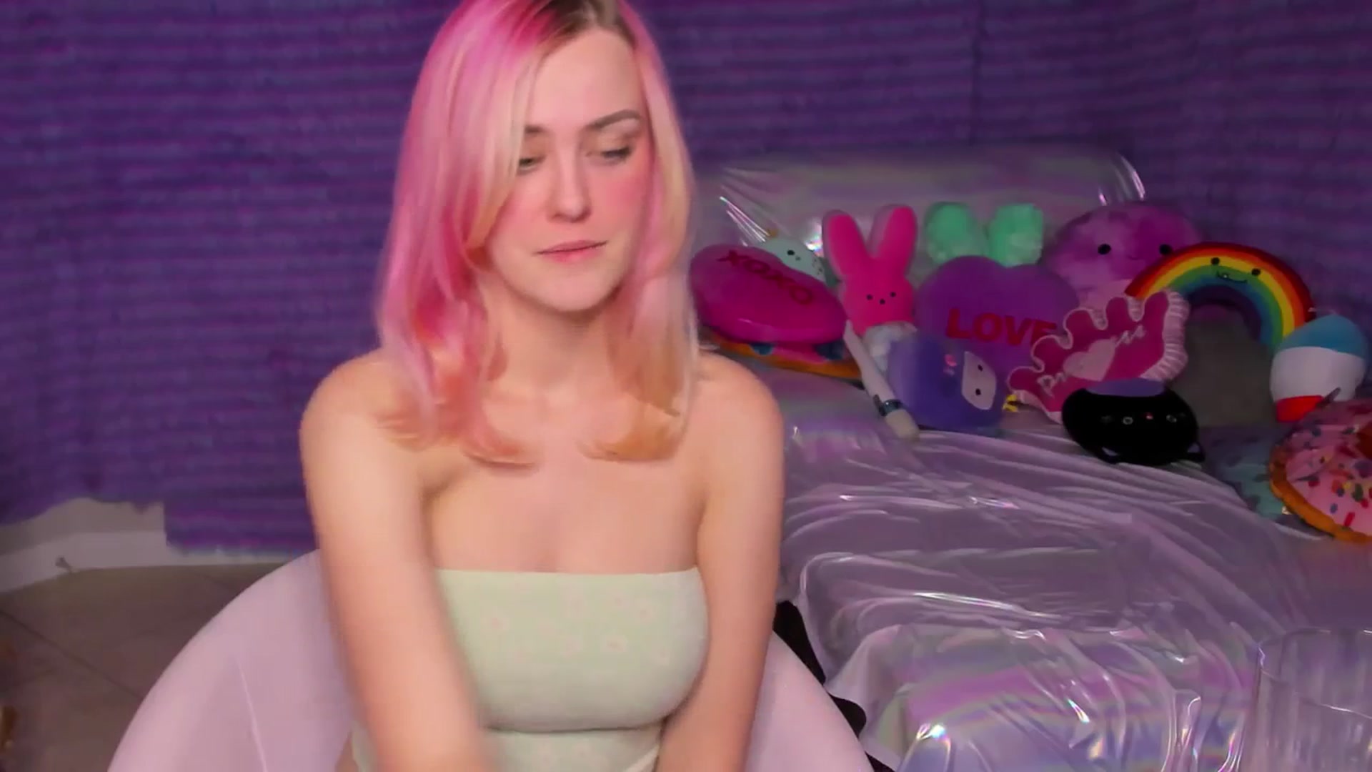 Gallery image thumbnail from ClaraKitty's myfreecams stream on, 10/19/2024, 05:48 image 6 of 20