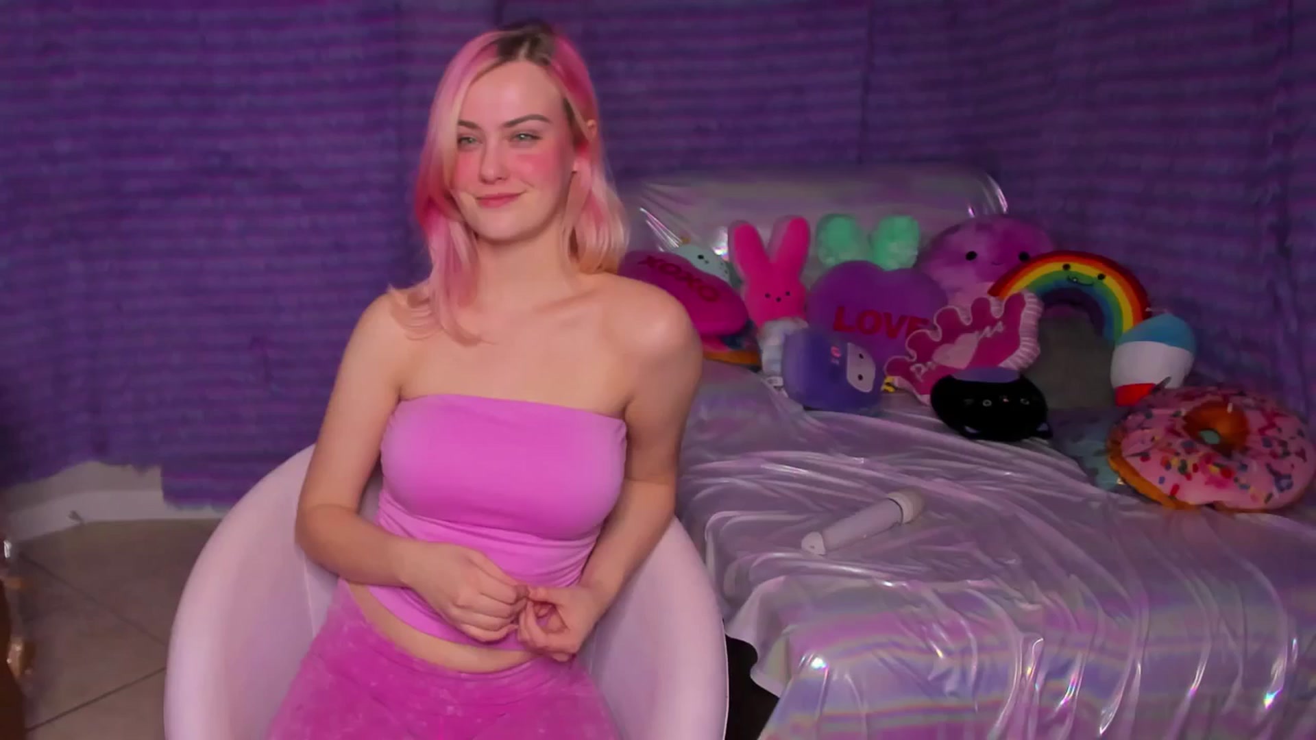Gallery image thumbnail from ClaraKitty's myfreecams stream on, 10/20/2024, 04:49 image 10 of 20