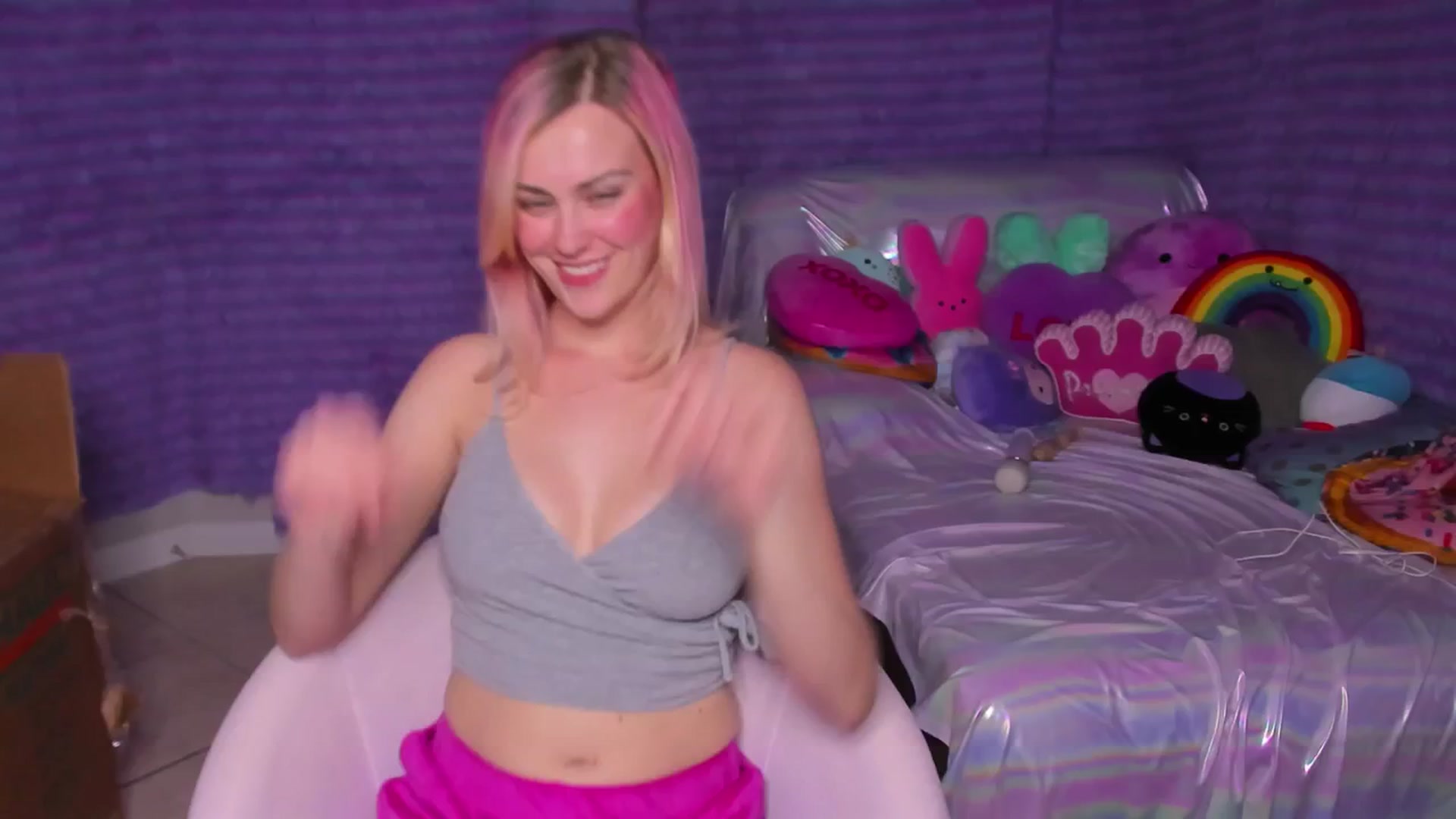Gallery image thumbnail from ClaraKitty's myfreecams stream on, 10/30/2024, 04:59 image 9 of 20