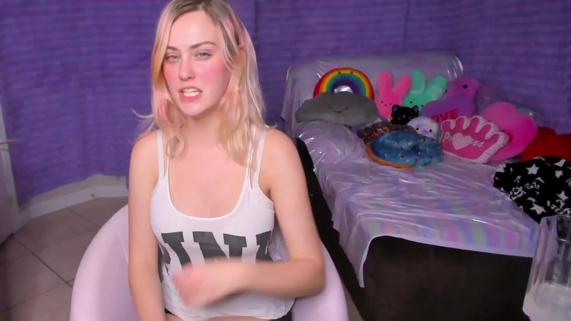 Gallery image thumbnail from ClaraKitty's myfreecams stream on, 01/01/2025, 06:50 image 12 of 20