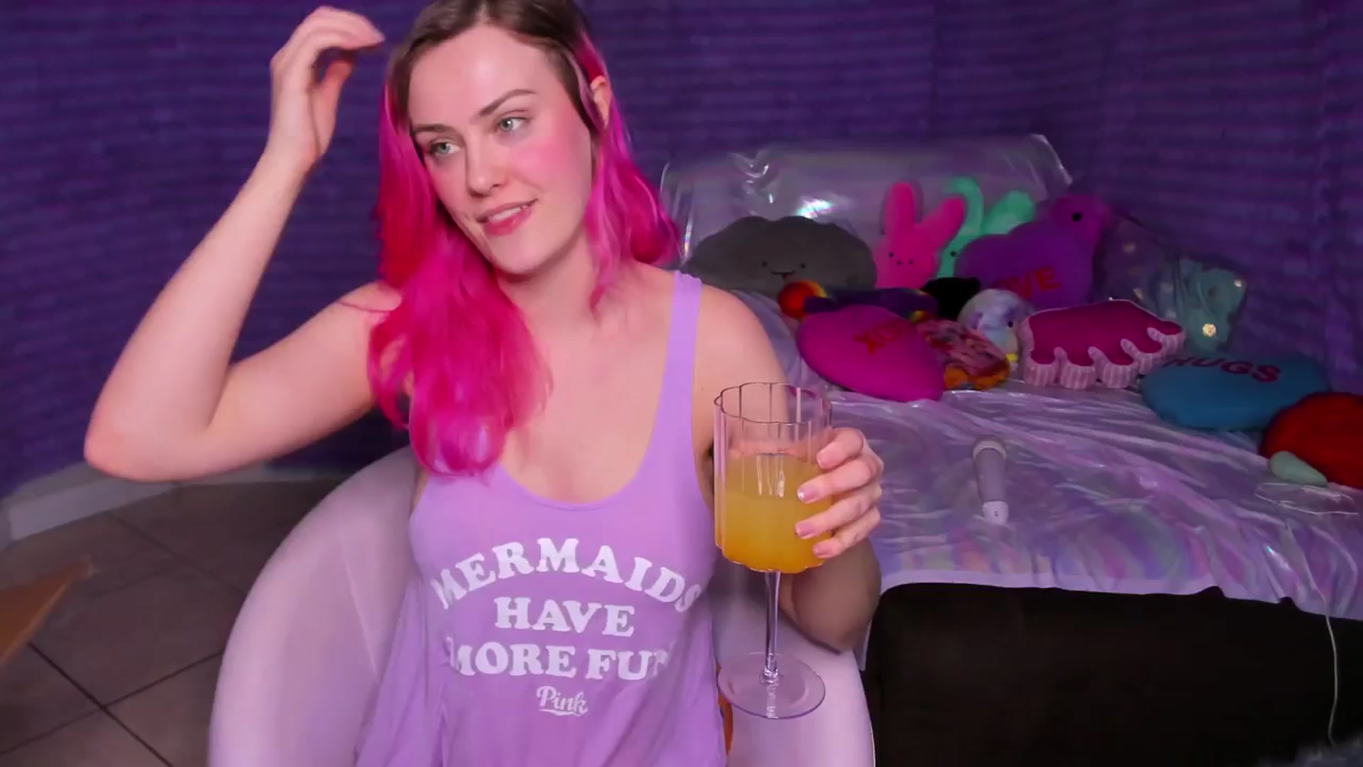 Gallery image thumbnail from ClaraKitty's myfreecams stream on, 03/19/2025, 05:34 image 2 of 20